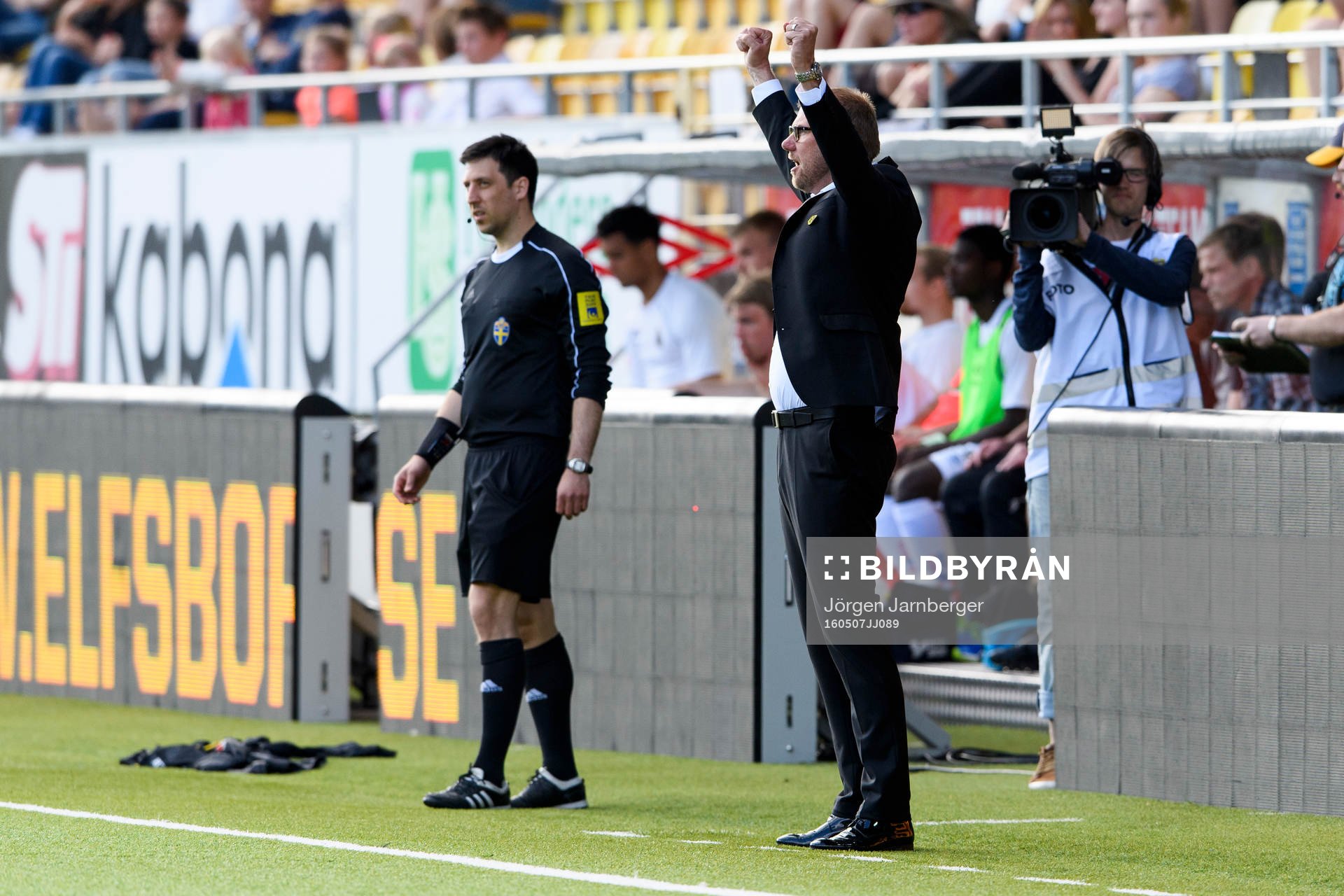 Elfsborgs manager Magnus Haglund jublar