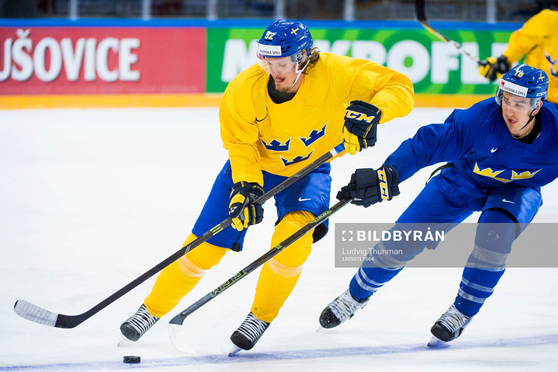 Magnus Nygren jagas av Mikael Backlund