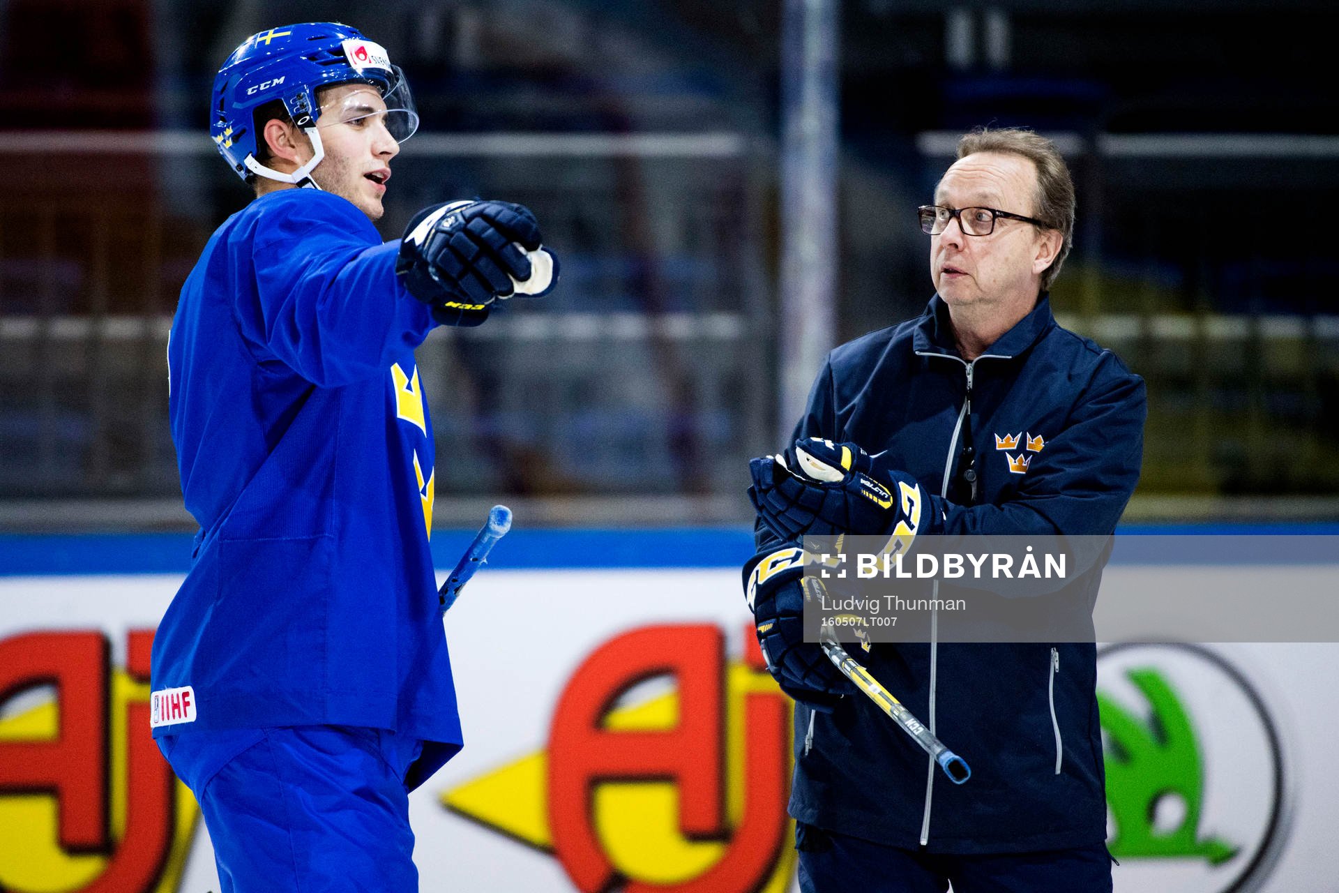 Johan Fransson och förbundskapten Pär Mårts instruerar