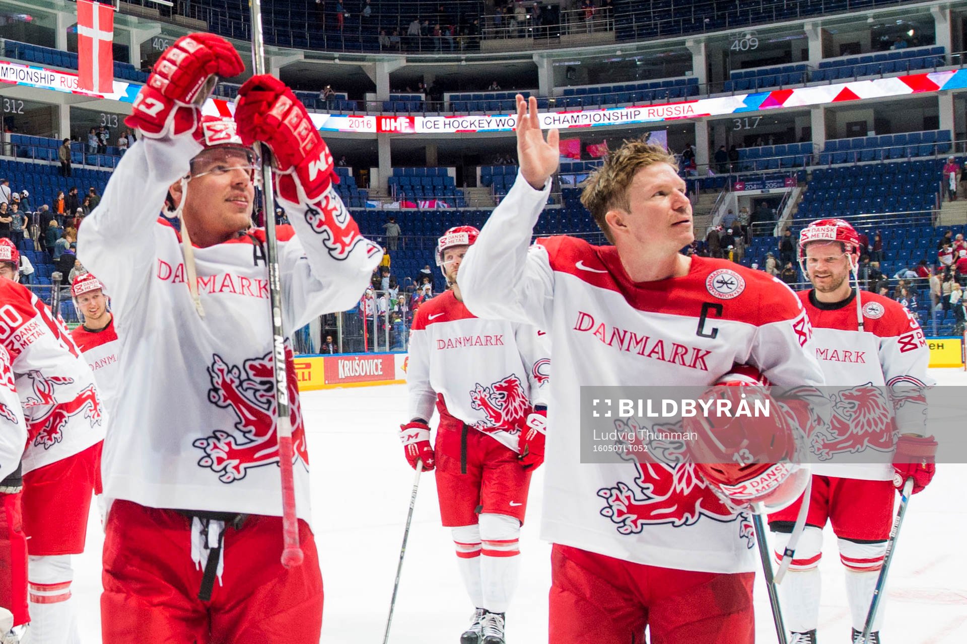 Danmarks Morten Madsen och Morten Green tackar publiken