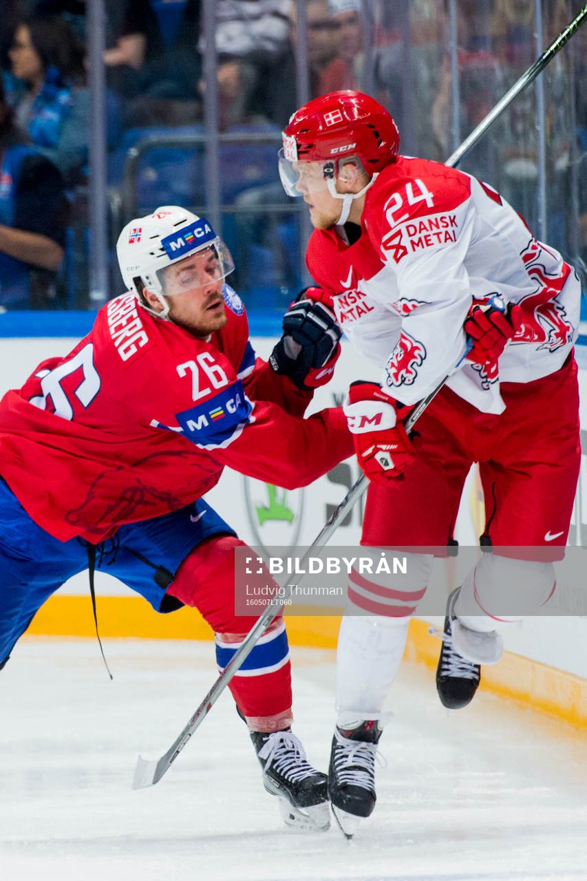 Norges Kristian Forsberg trycker till Danmarks Nikolaj