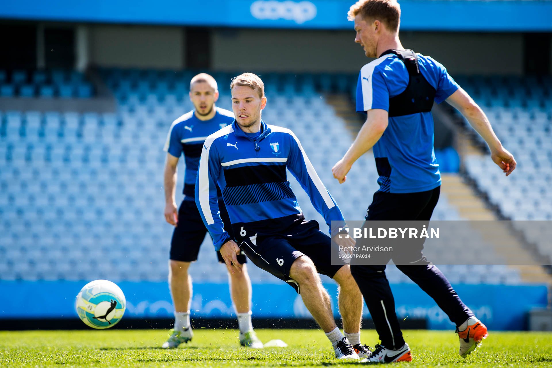 Oscar Lewicki och Anders Christiansen under en fotbollsträning med Malmö FF den 7 maj 2016 i Malmö.