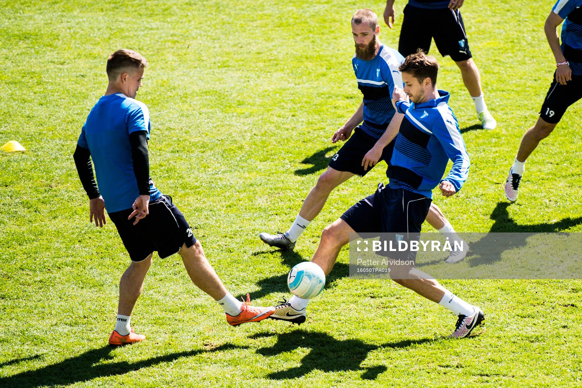 Vidar Örn Kjartansson, Jo Inge Berget och Kari Arnason under en fotbollsträning med Malmö FF den 7 maj 2016 i Malmö.