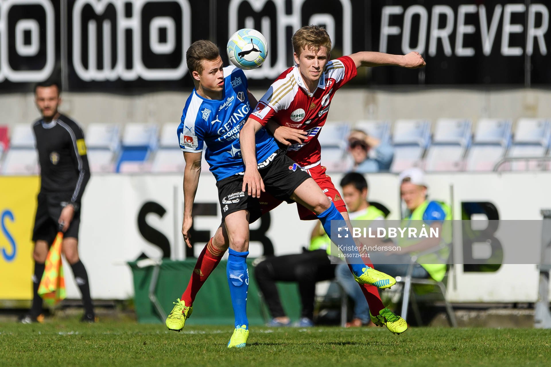 Halmstads Gabriel Gudmundsson och Degerfors Ludvig Fritzson