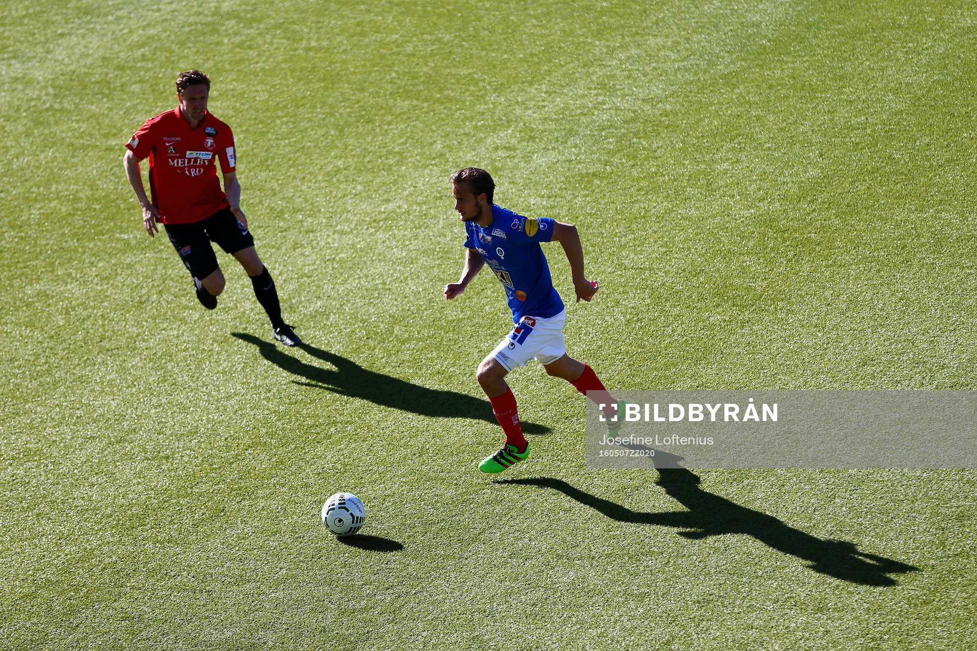Åtvidabergs Månz Karlsson och Trelleborgs Marcus Pode