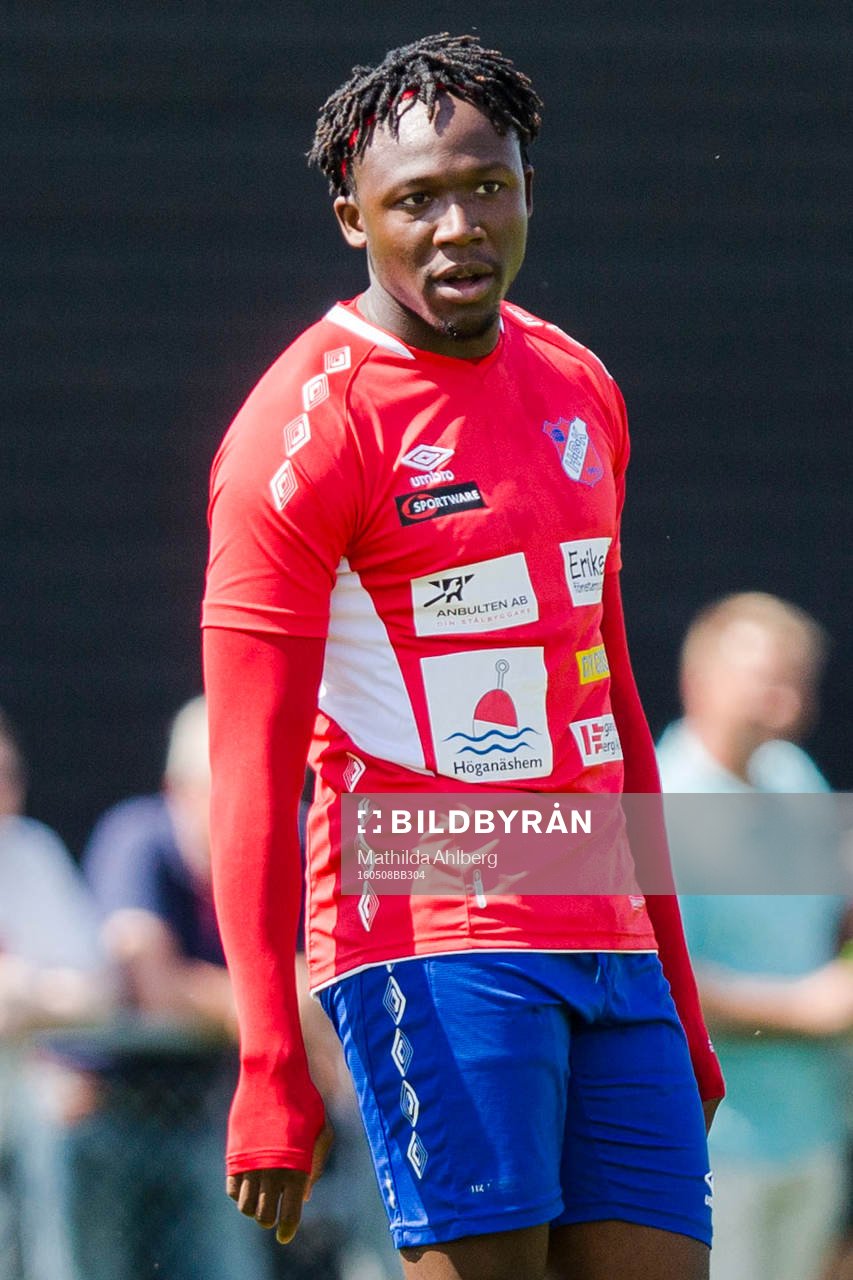 Höganäs Lester Dewee under fotbollsmatchen i division 2  mellan Eskilsminne och Höganäs den 8 maj 2016 i Helsingborg.