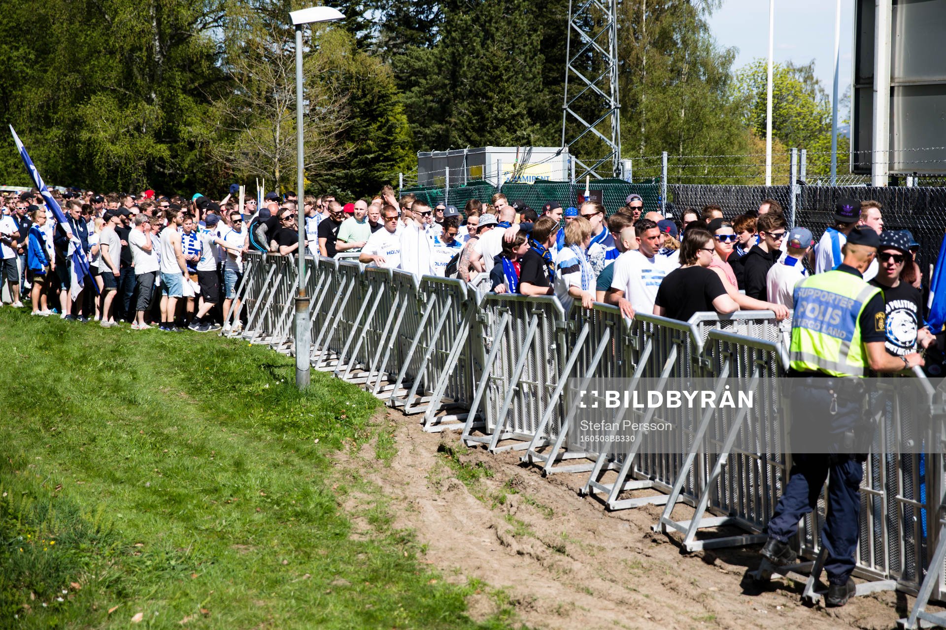 Norrköpings supportrar på väg in på arenan