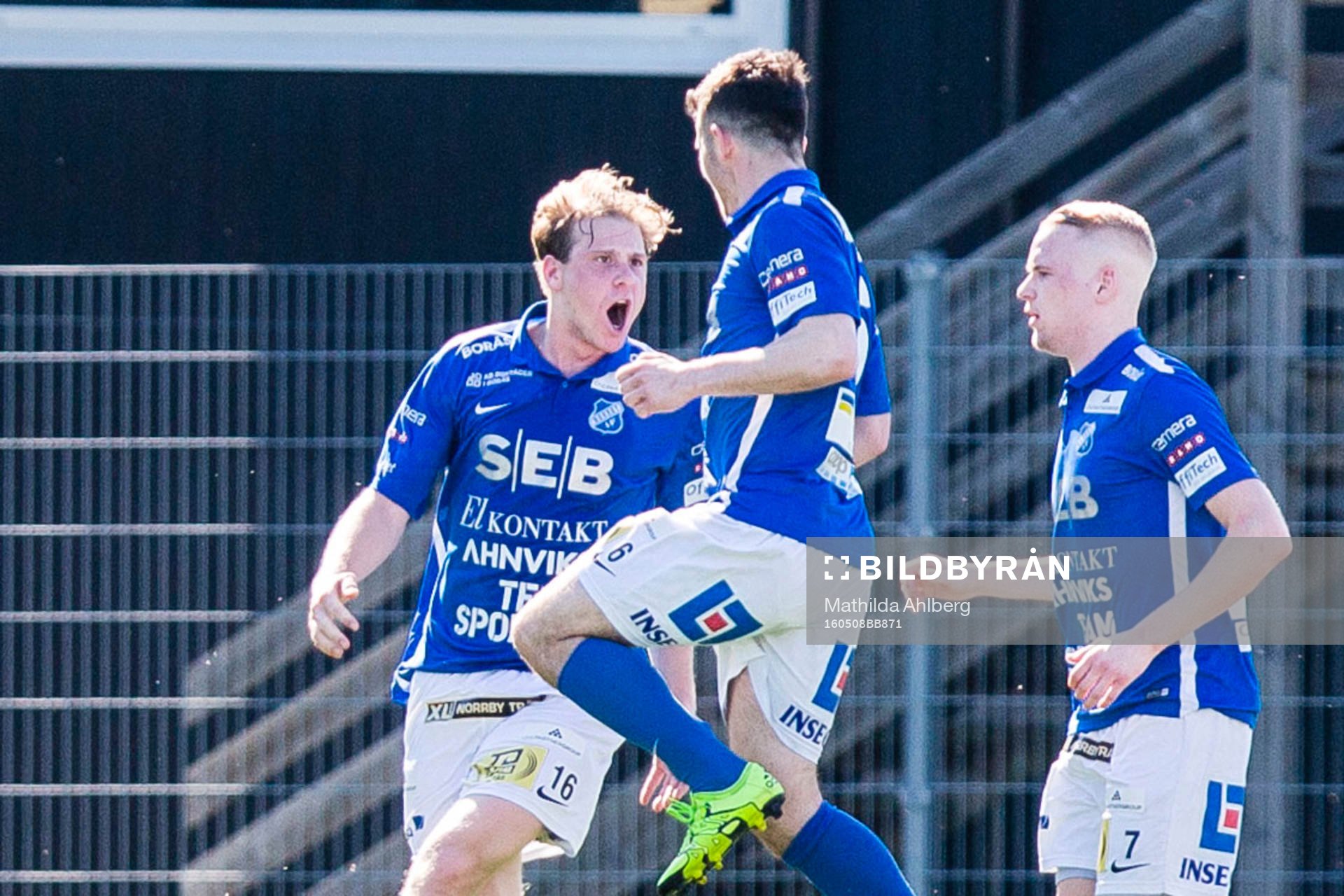 Norrbys Nicklas Savolainen jublar med lagkamrater
