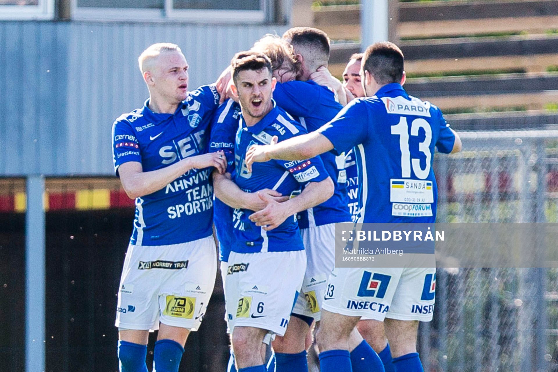 Norrbys Nicklas Savolainen jublar med lagkamrater