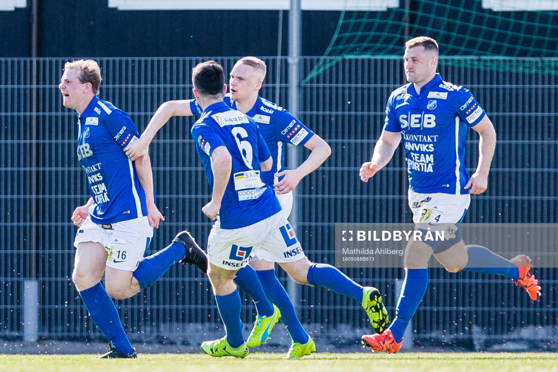 Norrbys Nicklas Savolainen jublar med lagkamrater
