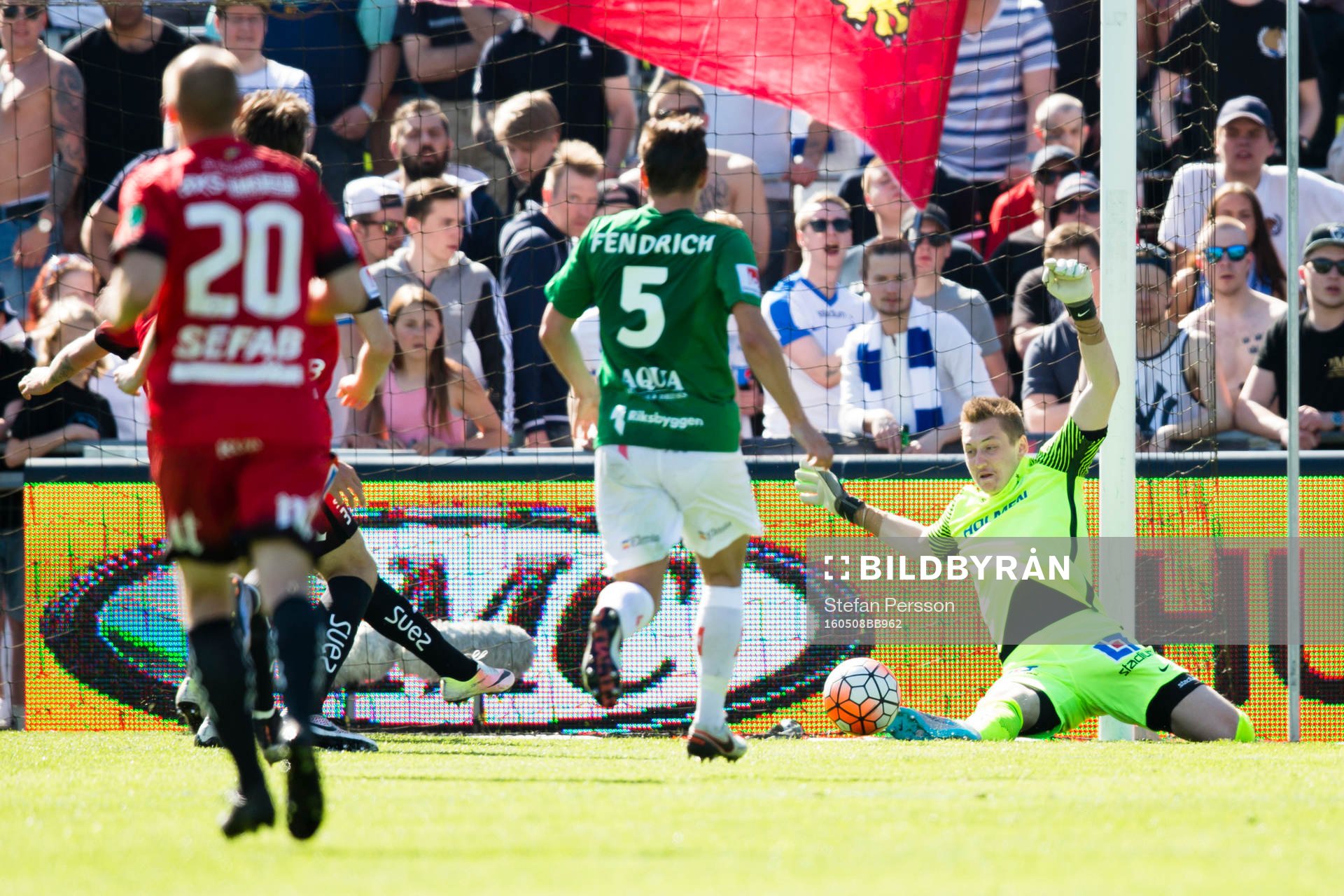 Norrköpings målvakt Andreas Vaikla räddar