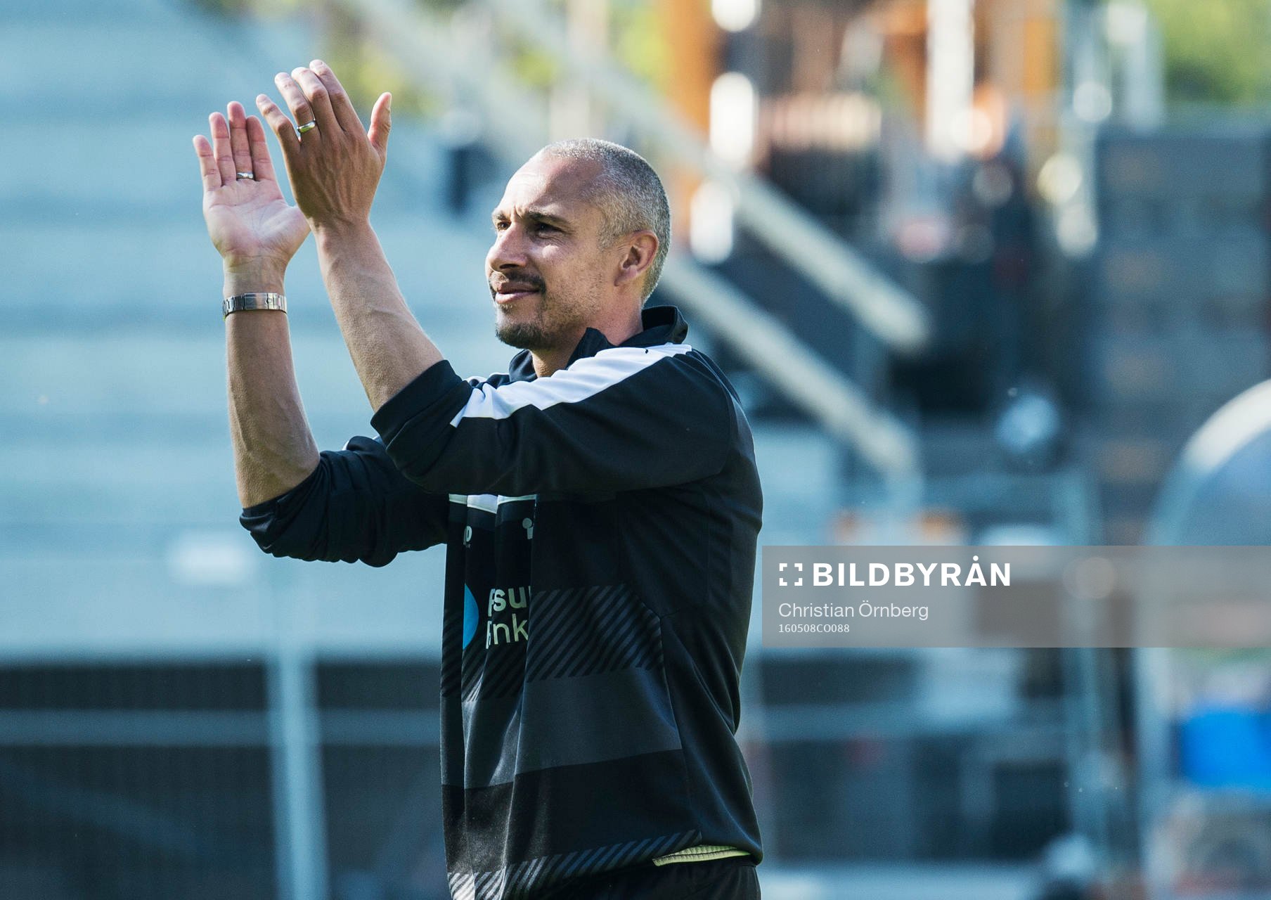 Helsingborgs manager Henrik Larsson jublar