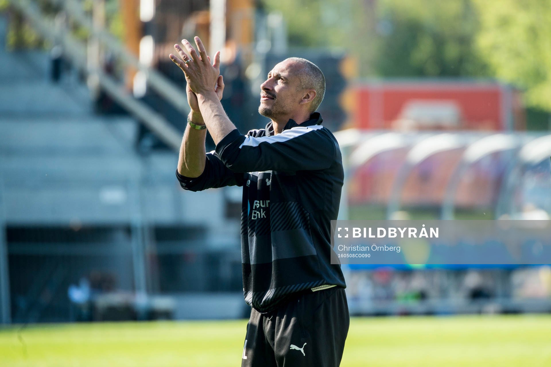 Helsingborgs manager Henrik Larsson jublar