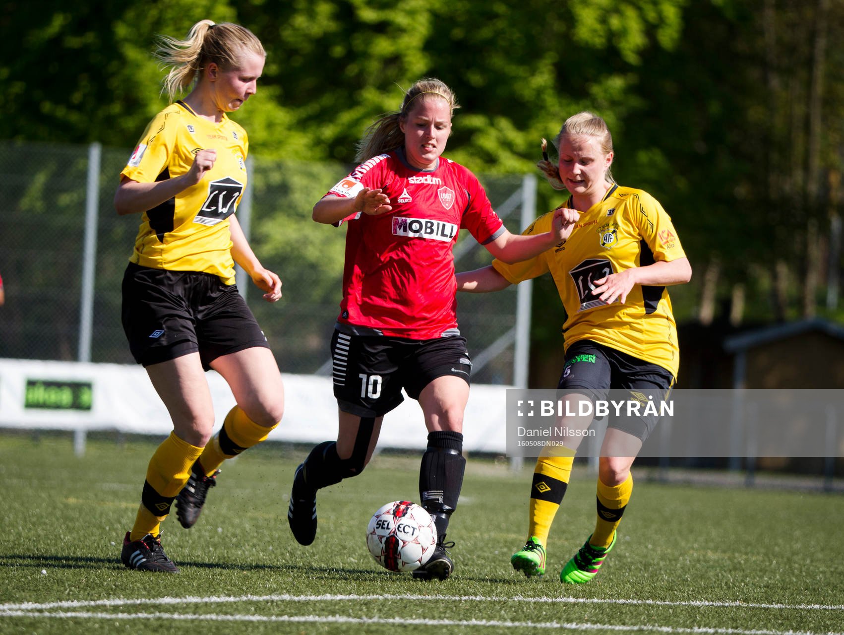 s Michaela Johnsson och Ältas Anna Skugge och Lina Malmborg