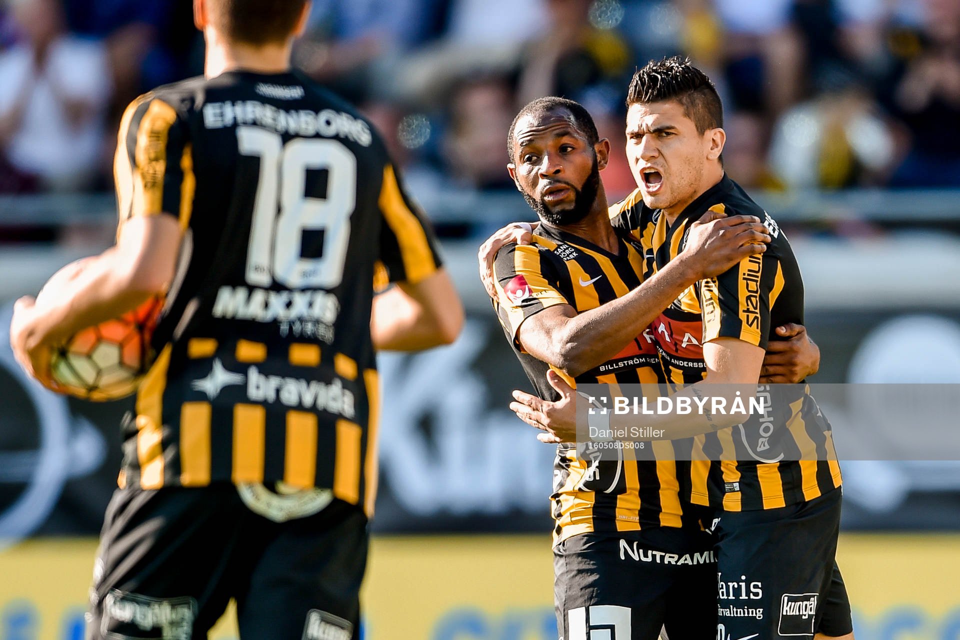 Häckens René Makondele och Paulo de Oliveira jublar