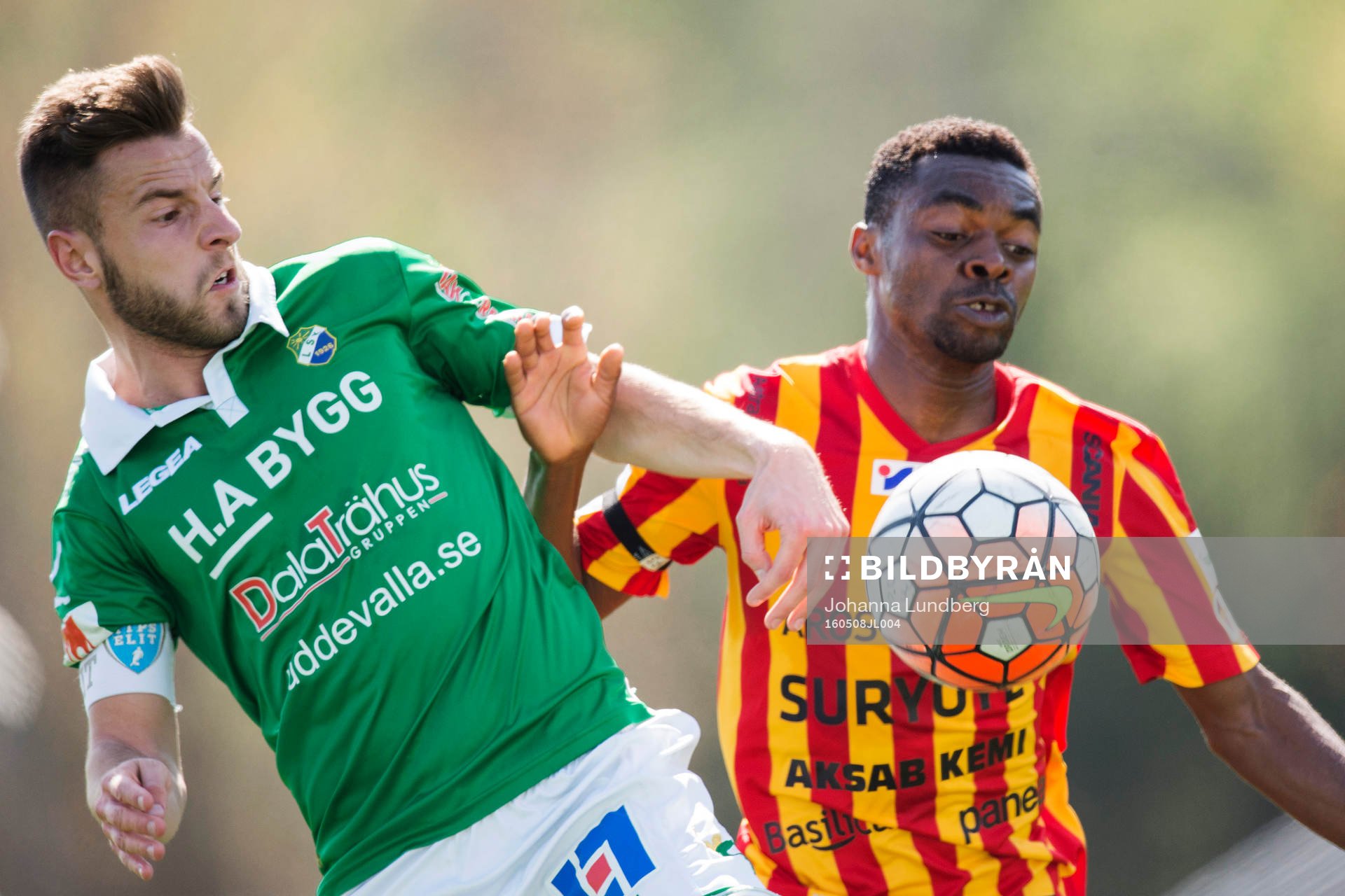 Ljungskiles Admir Bajrovic och Syrianskas Success Nwousu