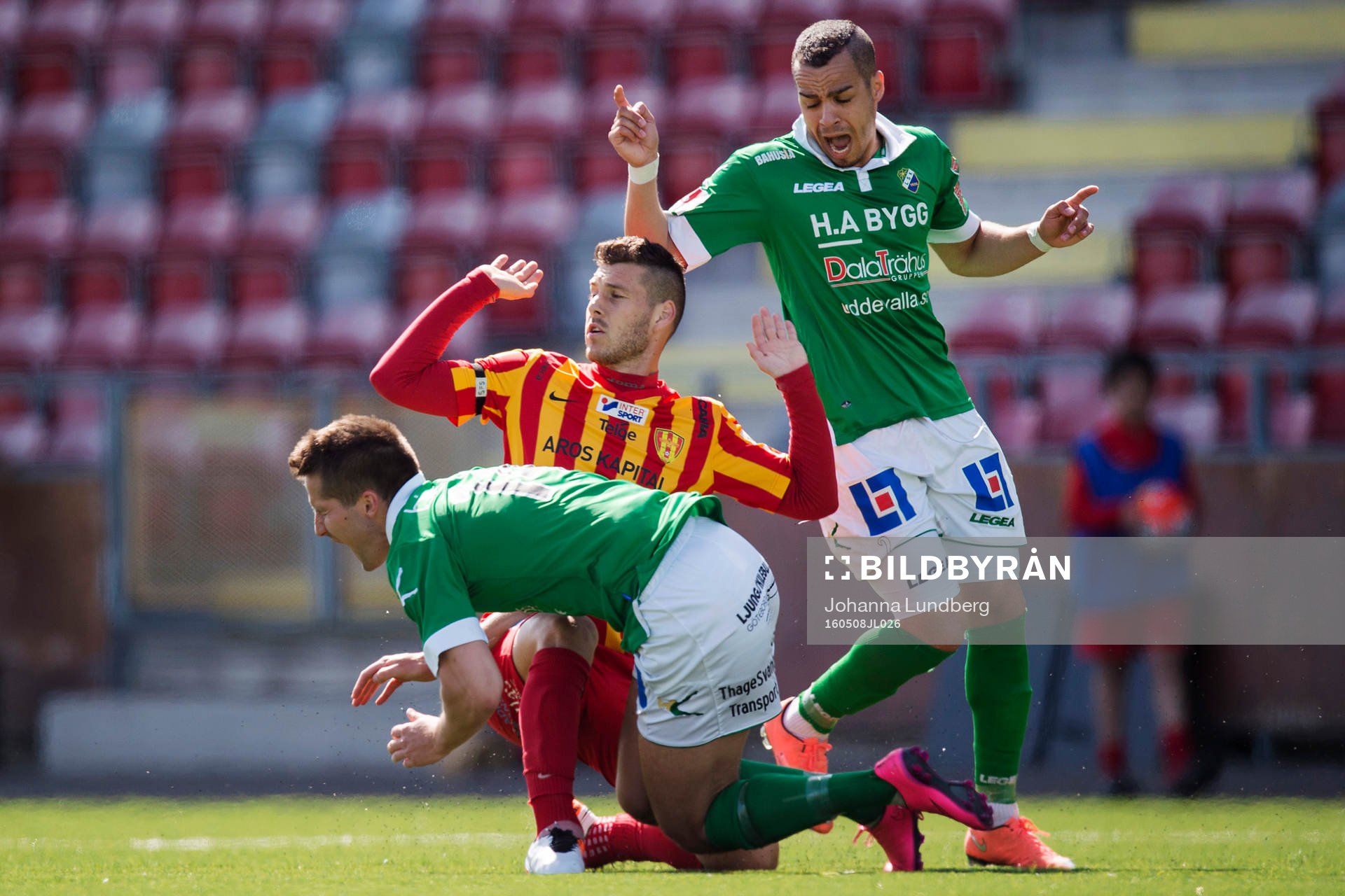 Ljungskiles Gabriel Altemark-Vanneryr och Ahmed El-Amrani i