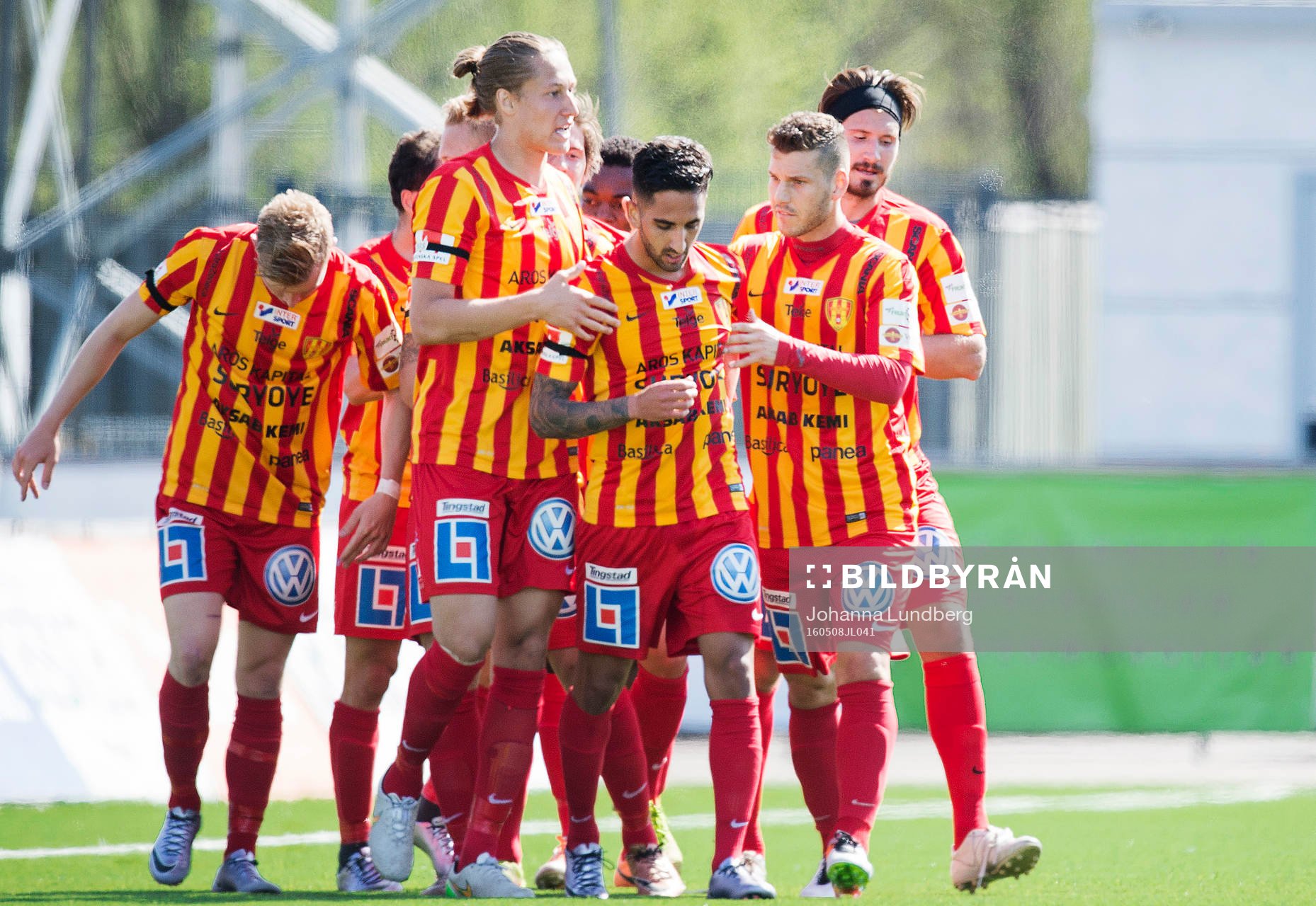Syrianskas spelare jublar med Kevin Bisse