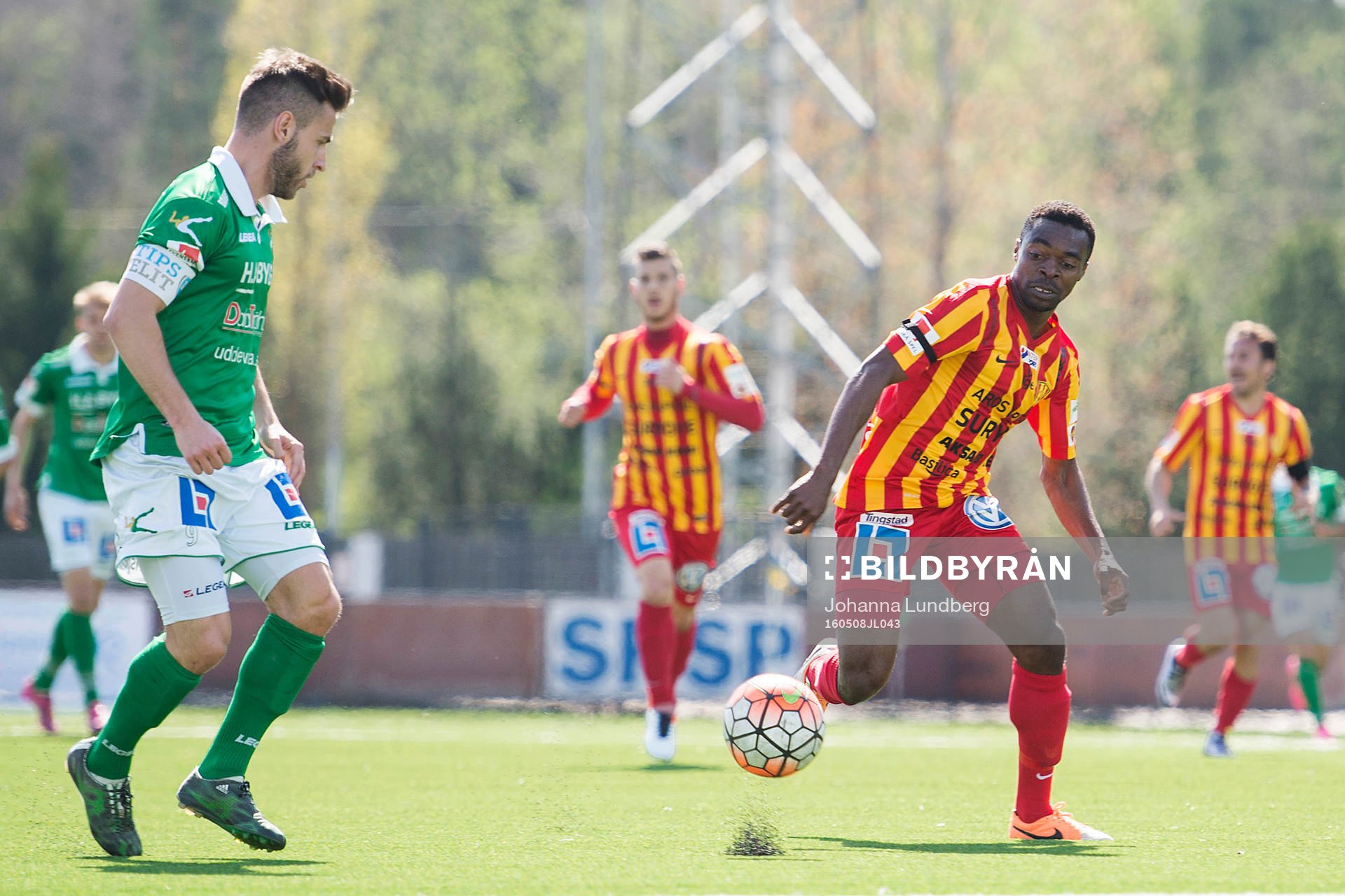 Ljungskiles Admir Bajrovic och Syrianskas Success Nwousu