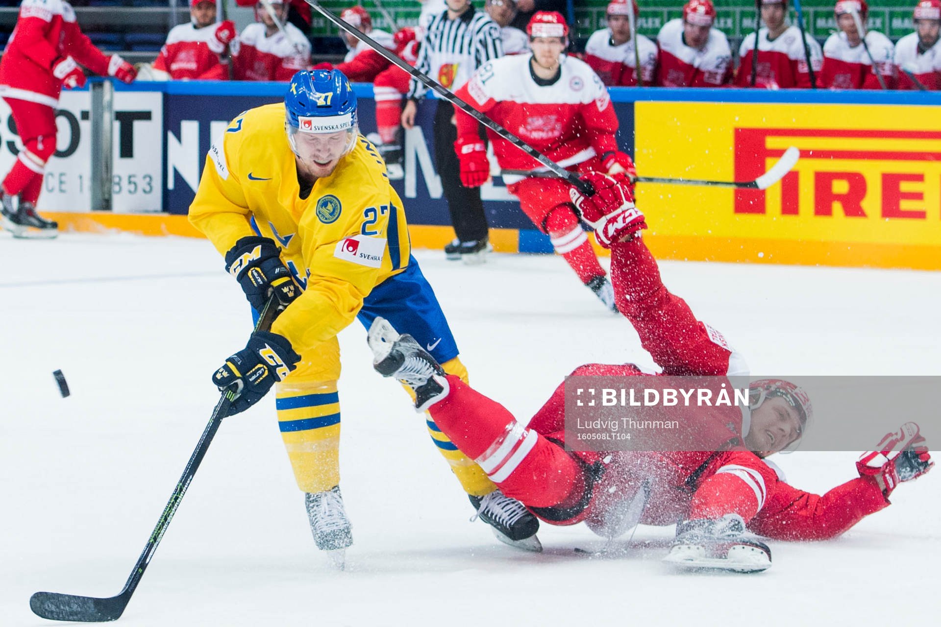 Sveriges Martin Lundberg och Danmarks Morten Poulsen i kamp