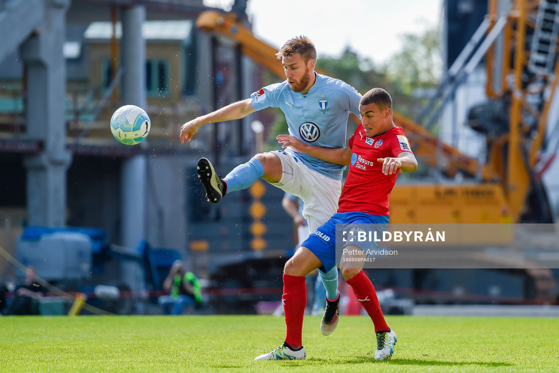 Malmö FFs Rasmus Bengtsson och Helsingborgs Jordan Larsson