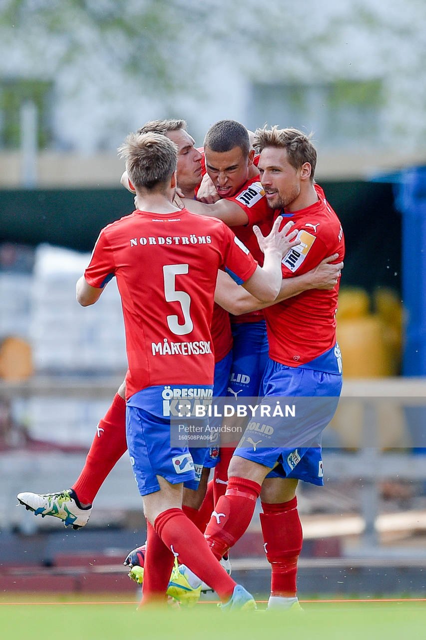 Helsingborgs Johan Mårtensson , Christoffer Andersson och Martin Christensen jublar efter 1-0 av Jordan Larsson under fotbollsmatchen i Allsvenskan mellan Helsingborg och Malmö FF den 8 maj 2016 i Helsingborg.