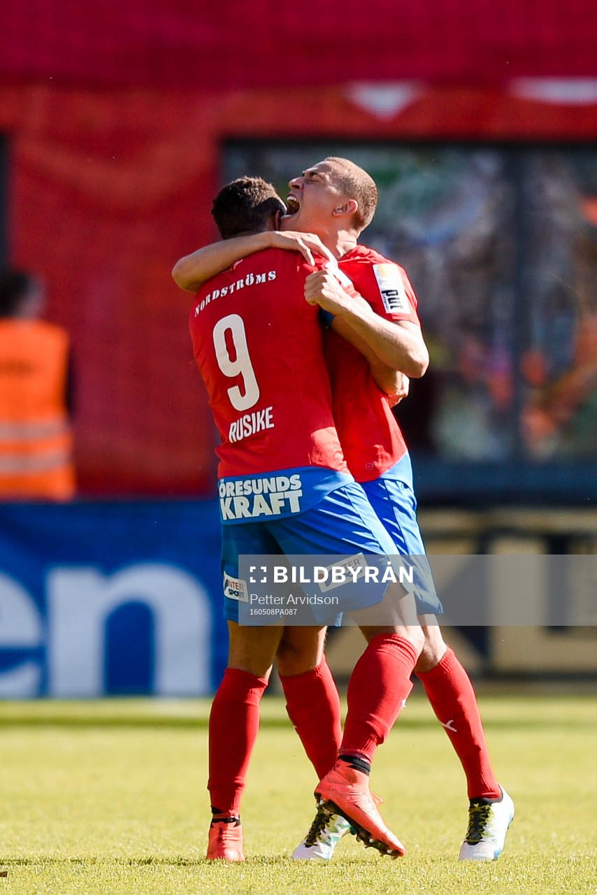 Helsingborgs Jordan Larsson och Matthew Rusike  jublar