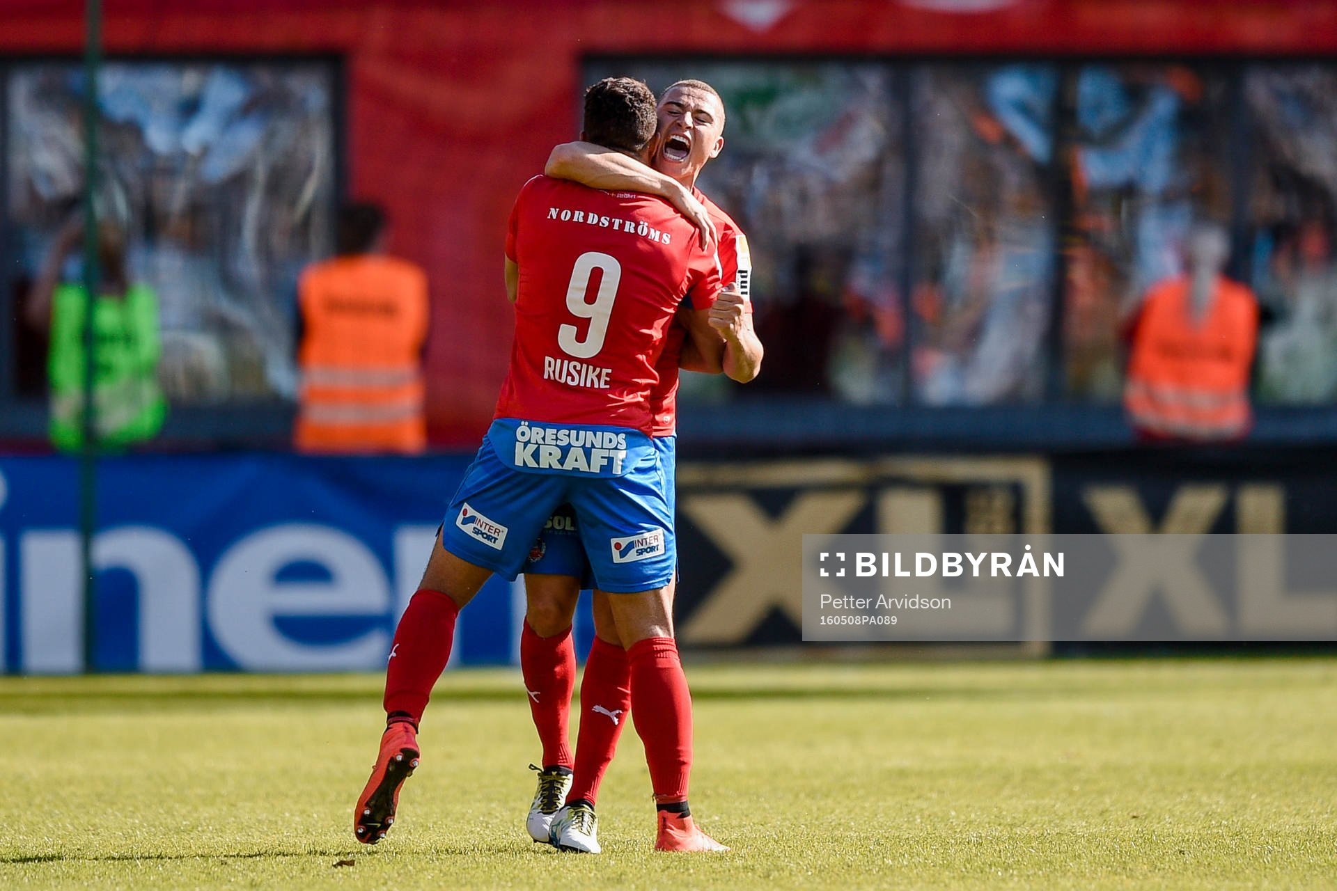 Helsingborgs Jordan Larsson och Matthew Rusike  jublar