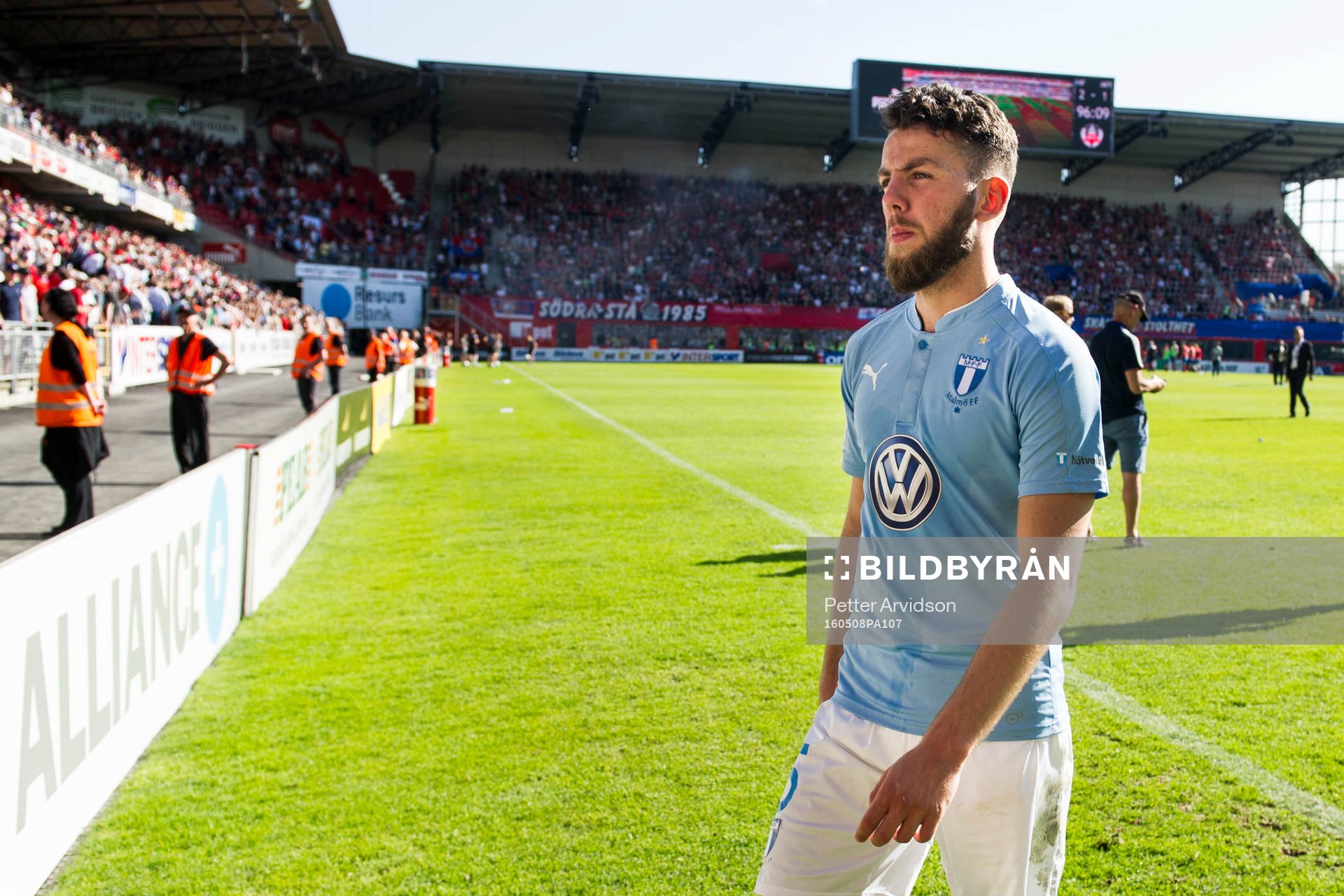 Malmö FFs Erdal Rakip deppar när han lämnar planen