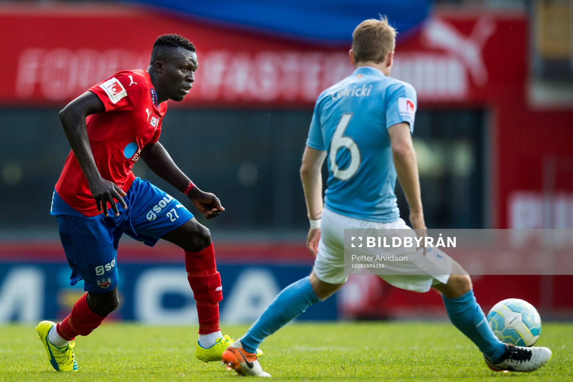 Helsingborgs Lalawélé Atakora och Malmö FFs Oscar Lewicki