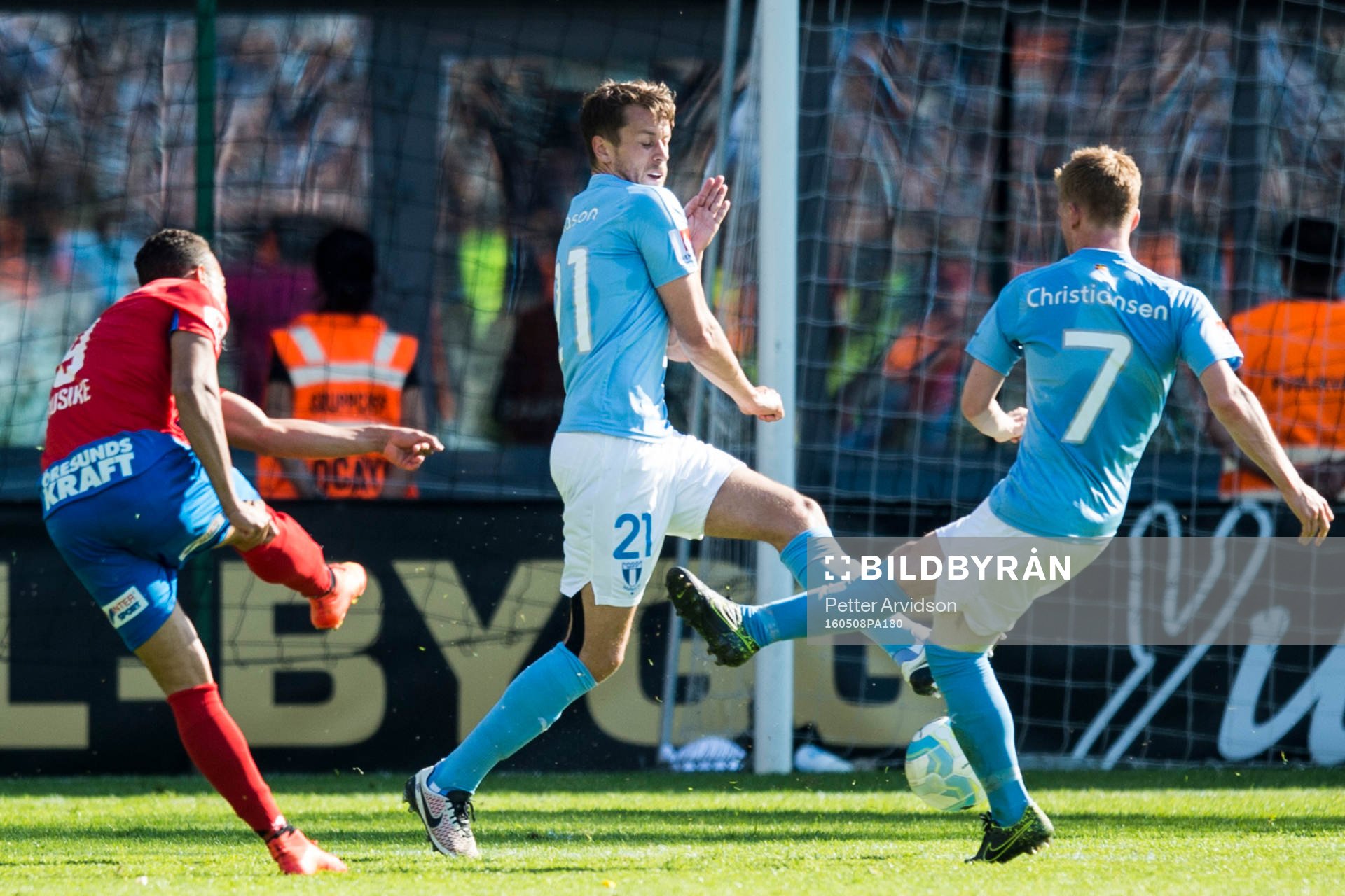 Helsingborgs Matthew Rusike gör 2-0 förbi Malmö FFs Kari
