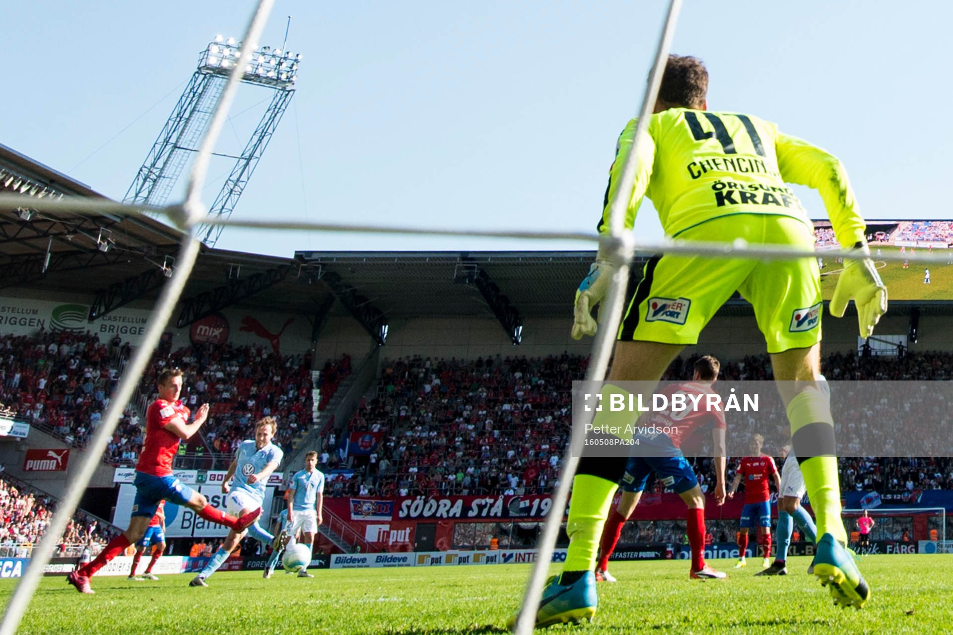 Malmö FFs Magnus Wolff Eikrem gör 2-1 bakom Helsingborgs
