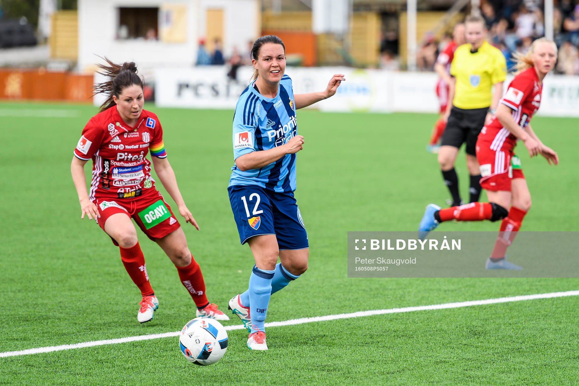 Djurgårdens Emilia Appelqvist och Piteås Josefin Johansson