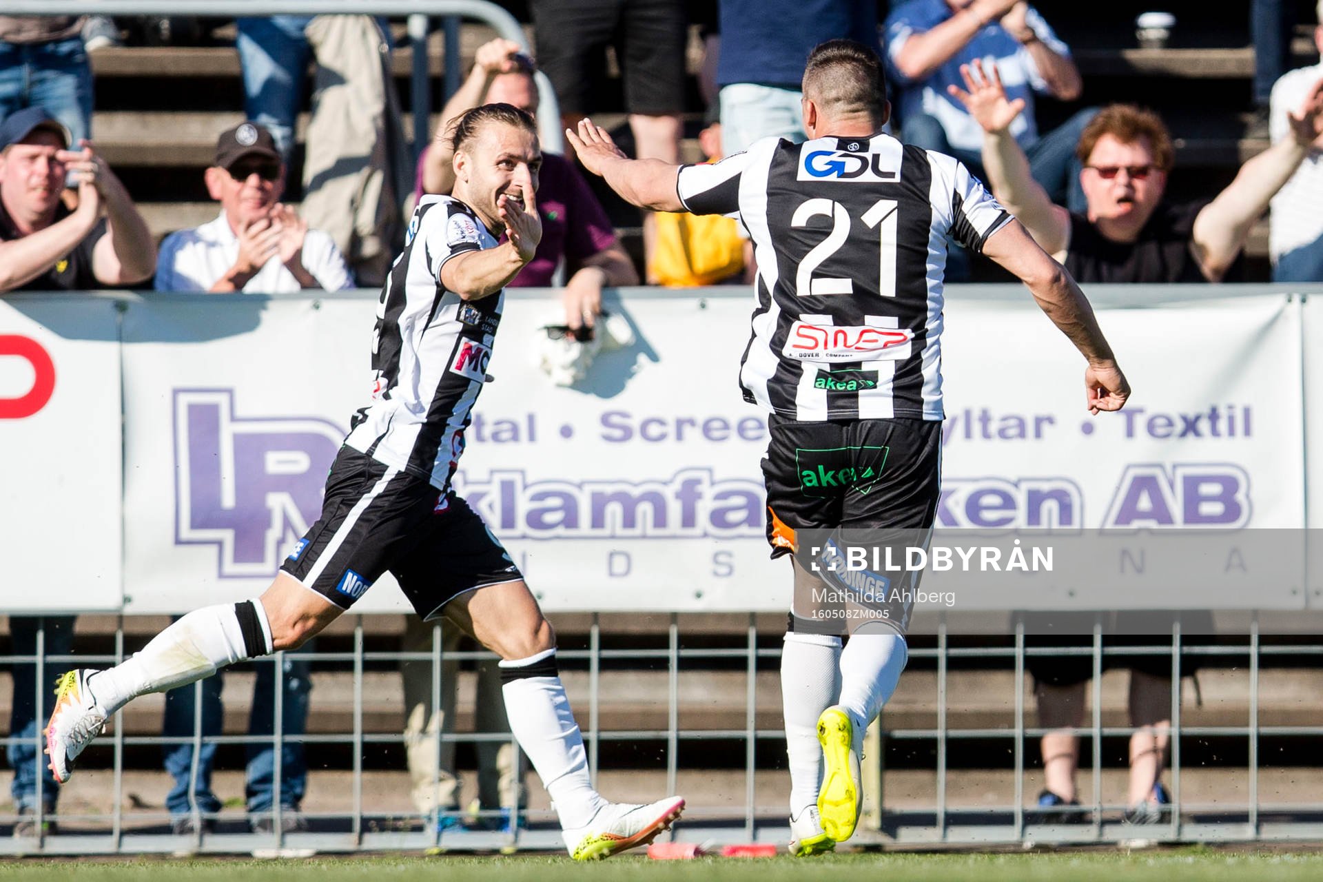 Landskronas Filip Pivovski och Admir Aganovic jublar
