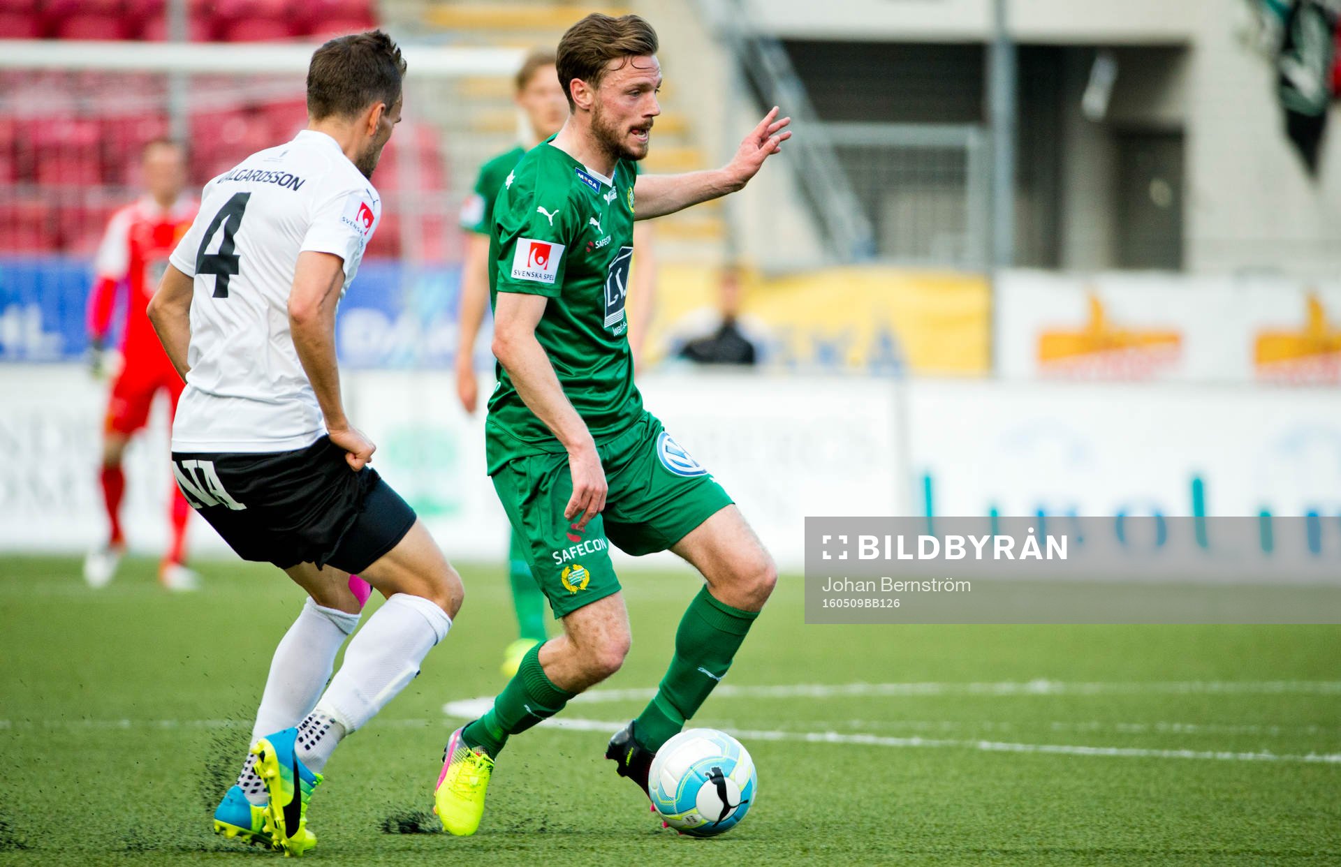 Hammarbys Erik Israelsson och Örebros Logi Valgardsson