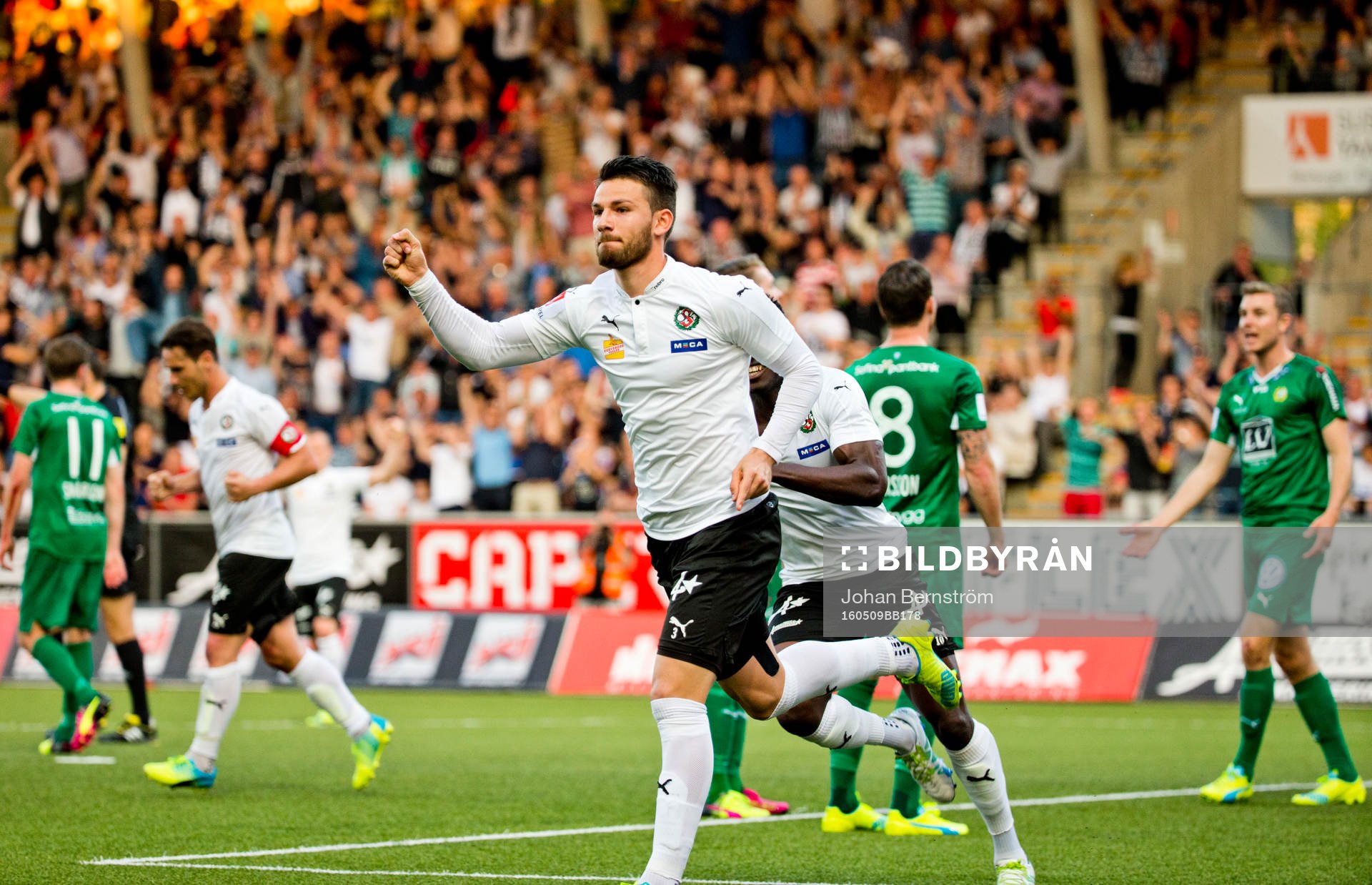 Örebros Brendan Hines-Ike gör 3-2 och jublar