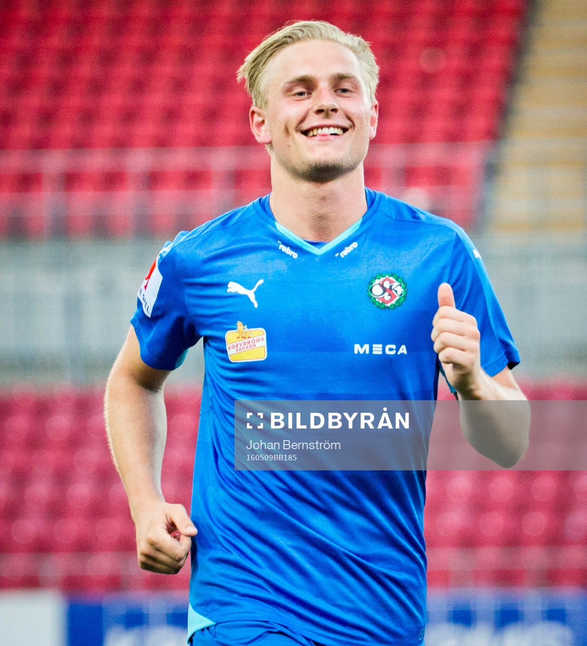 Örebros målvakt Jacob Rinne jublar