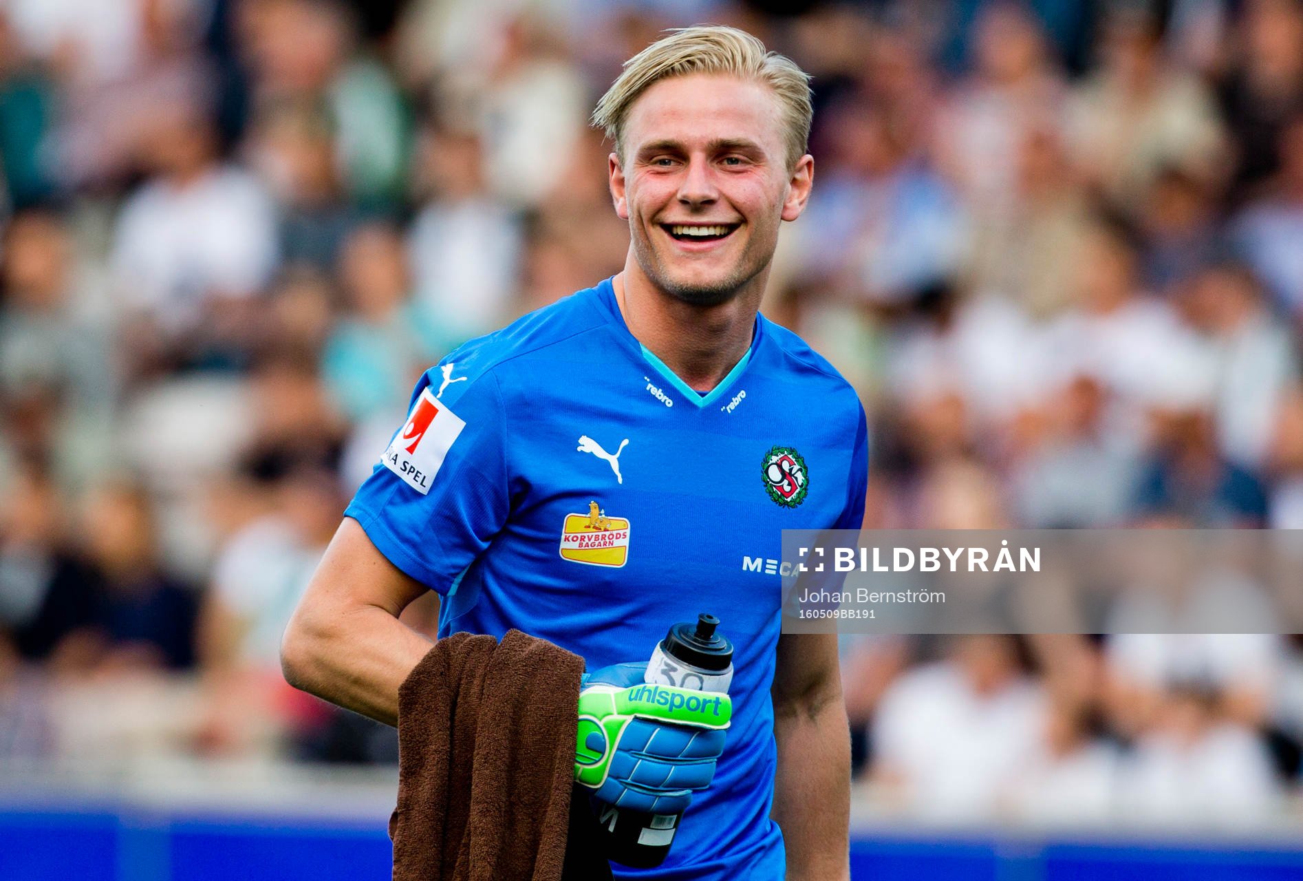 Örebros målvakt Jacob Rinne är glad under fotbollsmatchen i Allsvenskan mellan Örebro och Hammarby den 9 maj 2016 i Örebro.