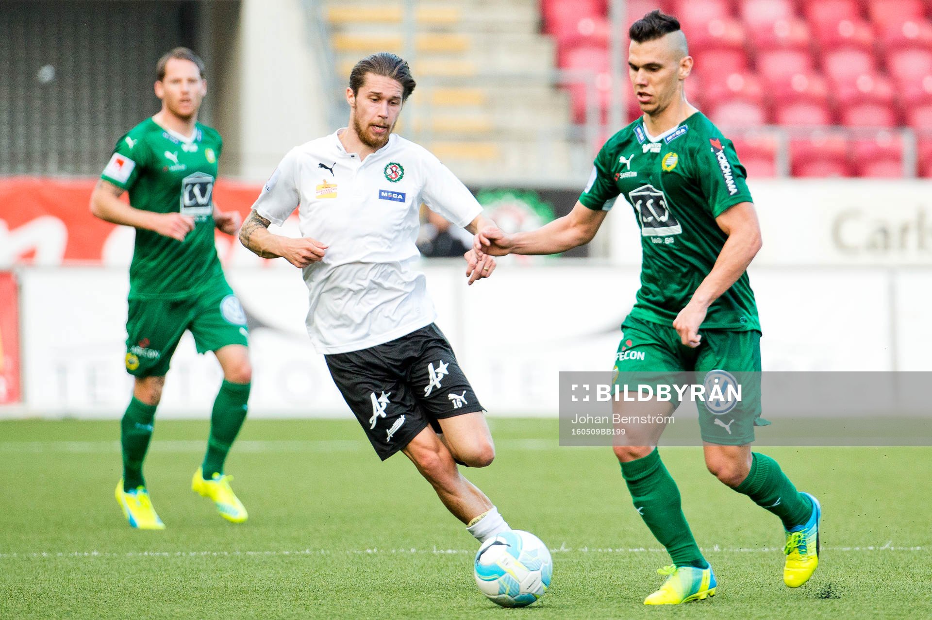 Örebros Daniel Nordmark och Hammarbys Alexssander Medeiros