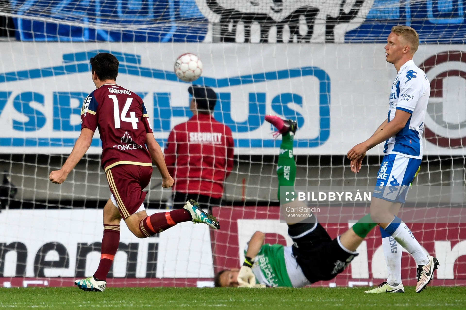 Djurgårdens Besard Sabovic jublar