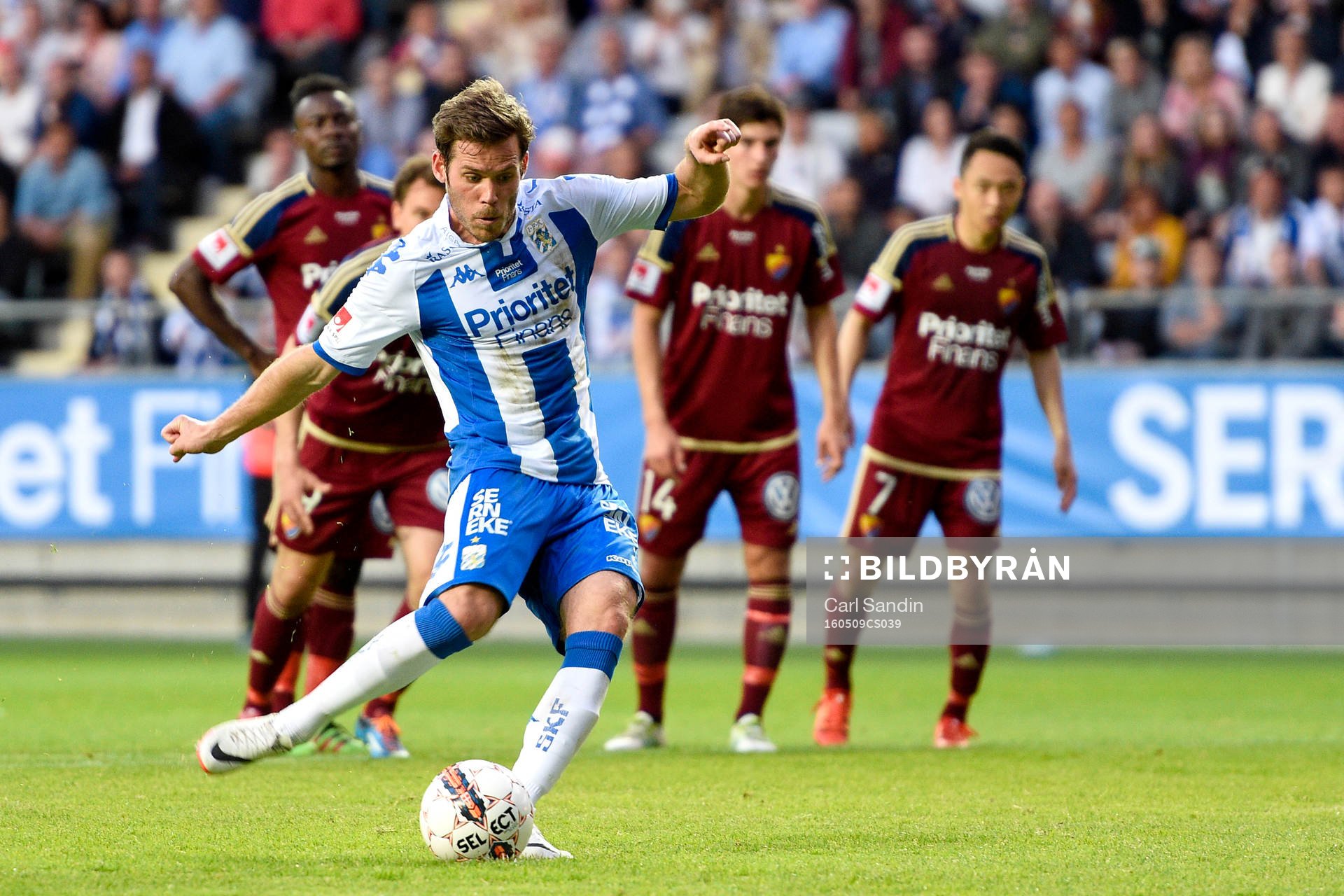 IFK Göteborgs Emil Salomonsson skjuter straff men