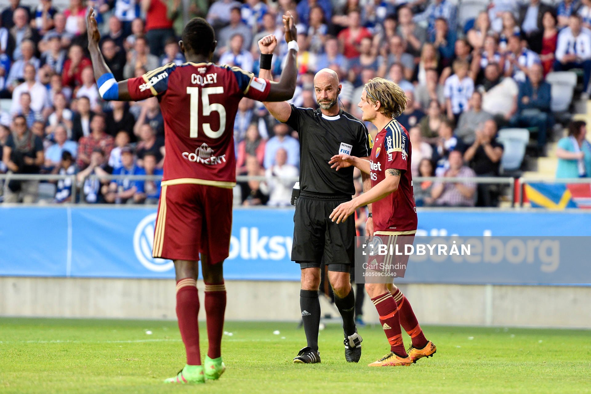 Domare Stefan Johannesson  dömer straff för IFK Göteborg