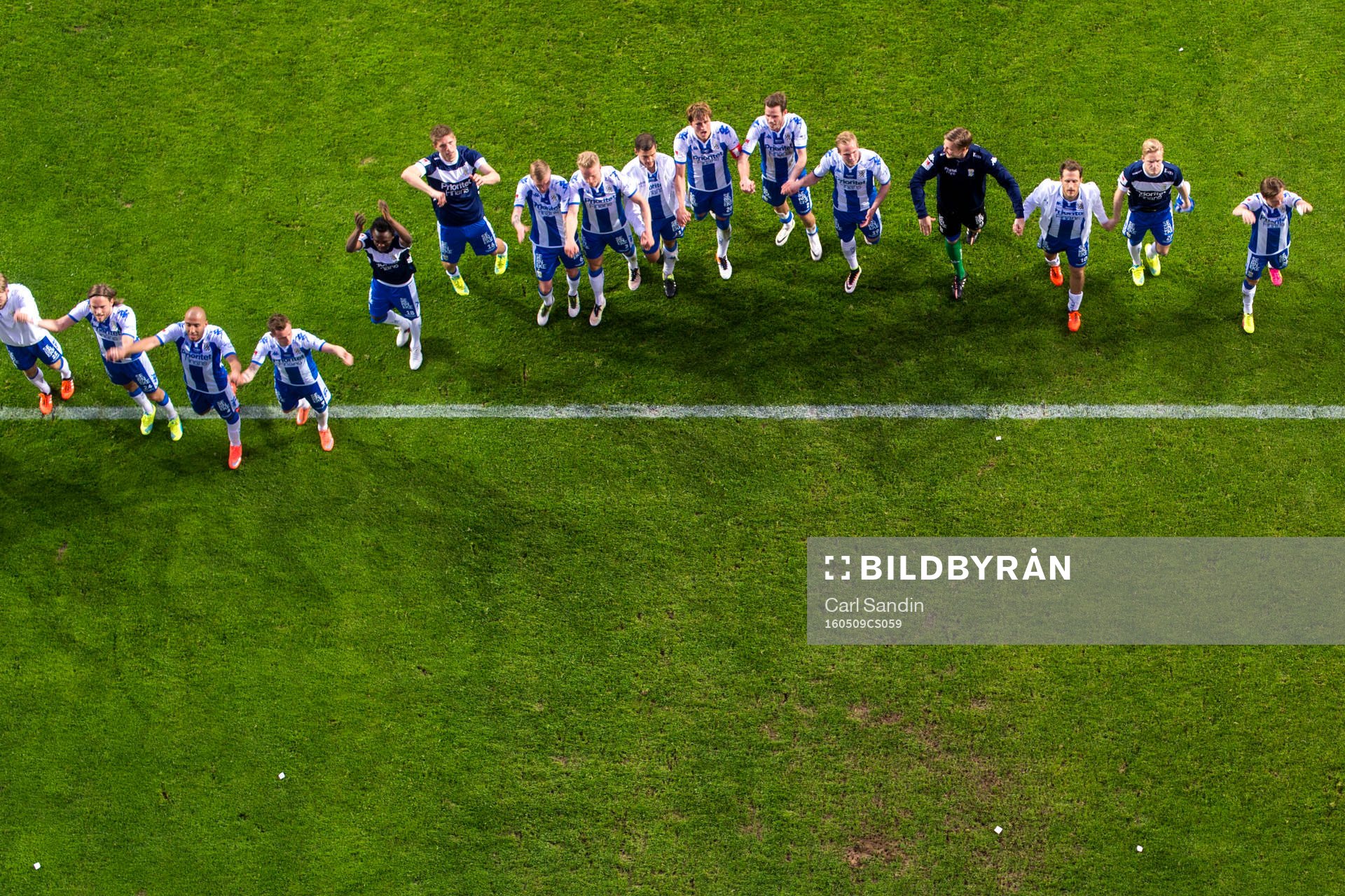 IFK Göteborgs spelare tackar publiken