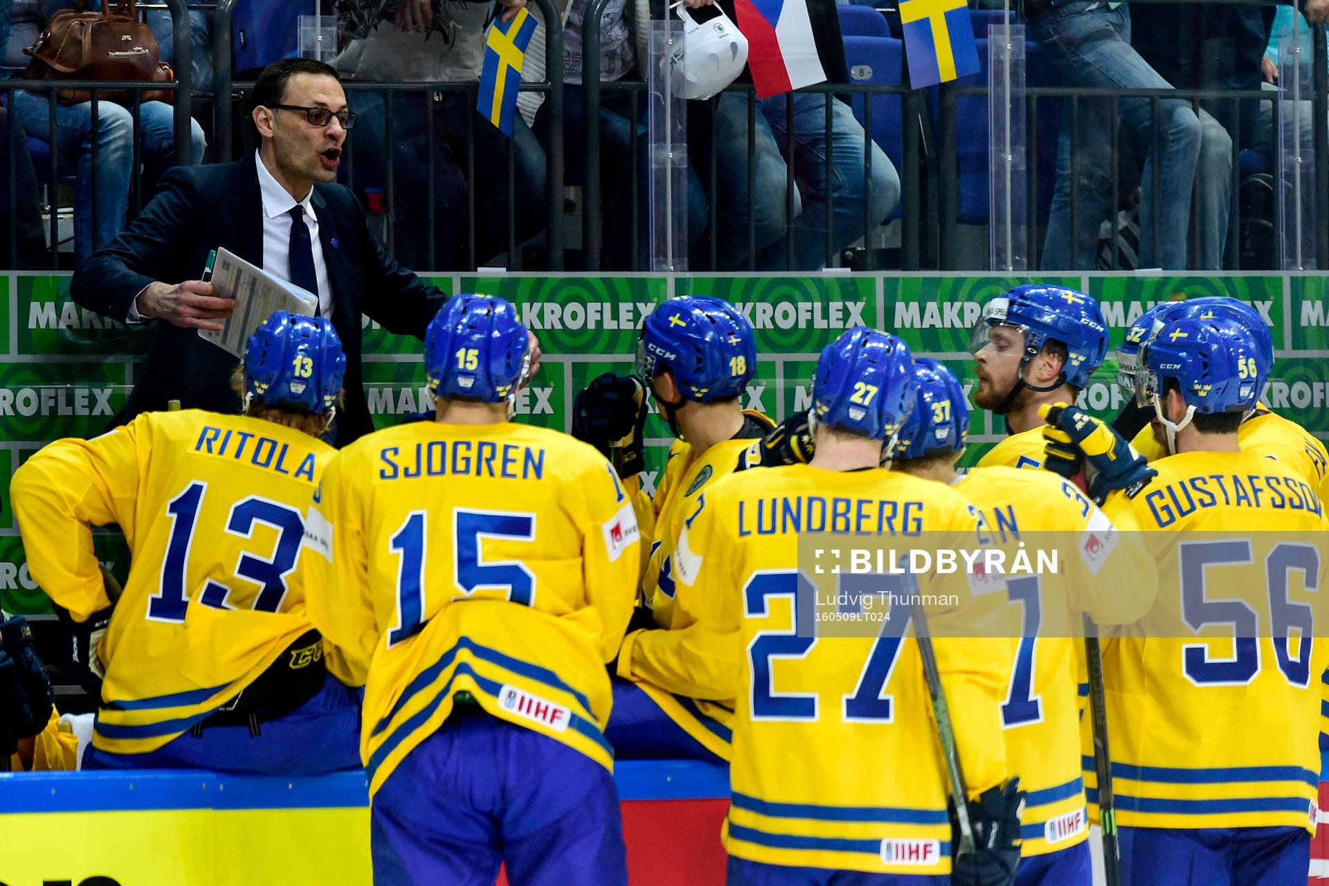 Sveriges assisterande tränare Peter Popovic ger