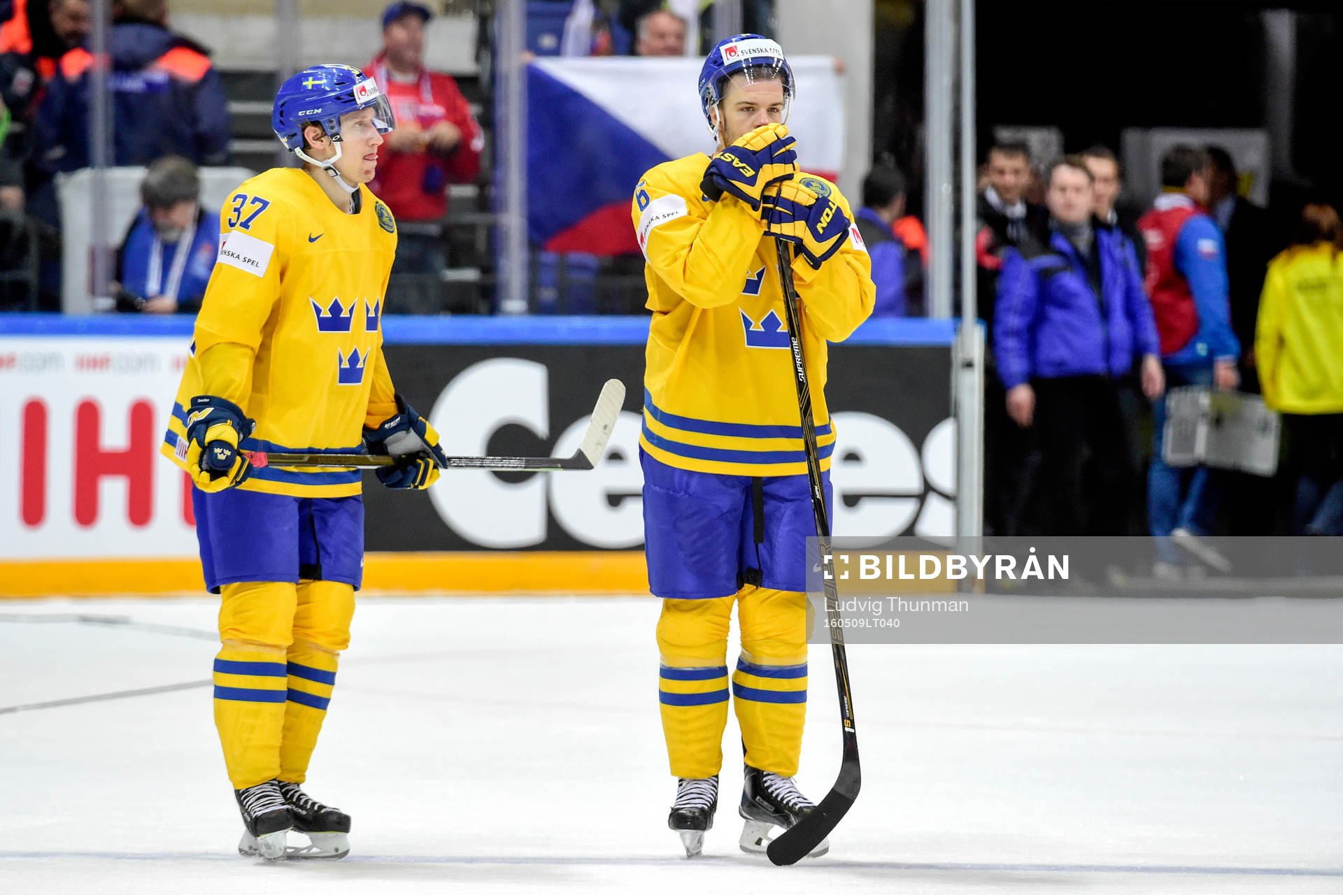 Sveriges Johan Norman och Oscar Fantenberg deppar