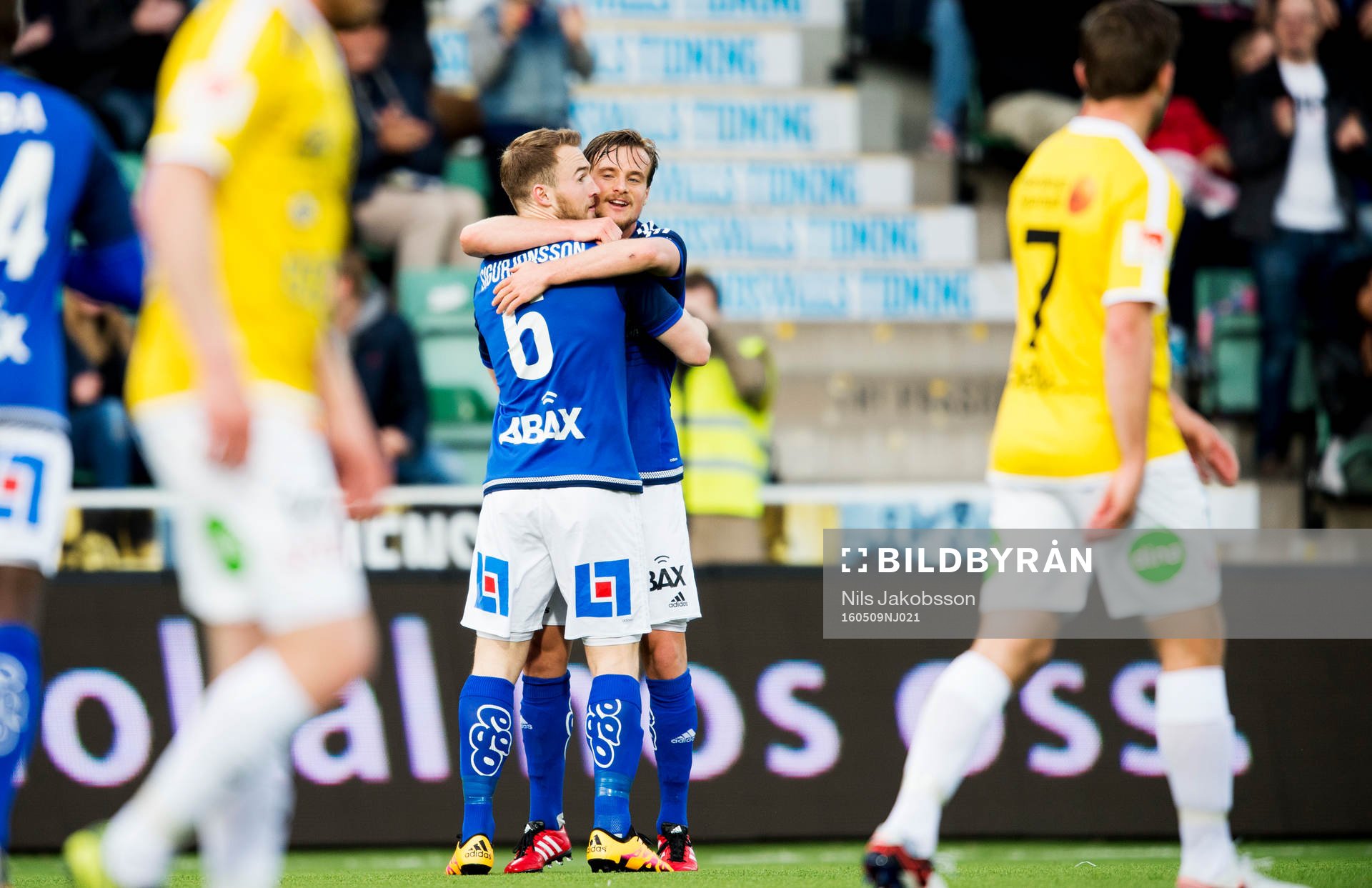 Sundsvalls Runar Sigurjonsson och Eric Larsson jublar