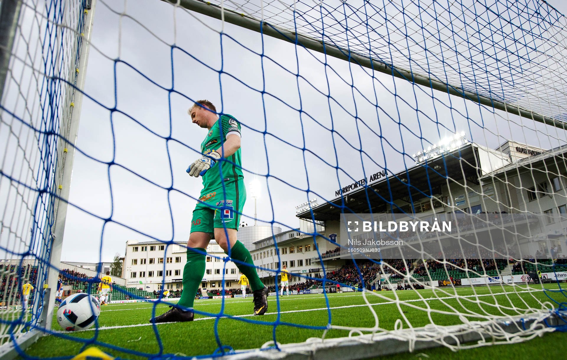 Sundsvalls Runar Sigurjonsson (ej i bild) gör 1-0 bakom