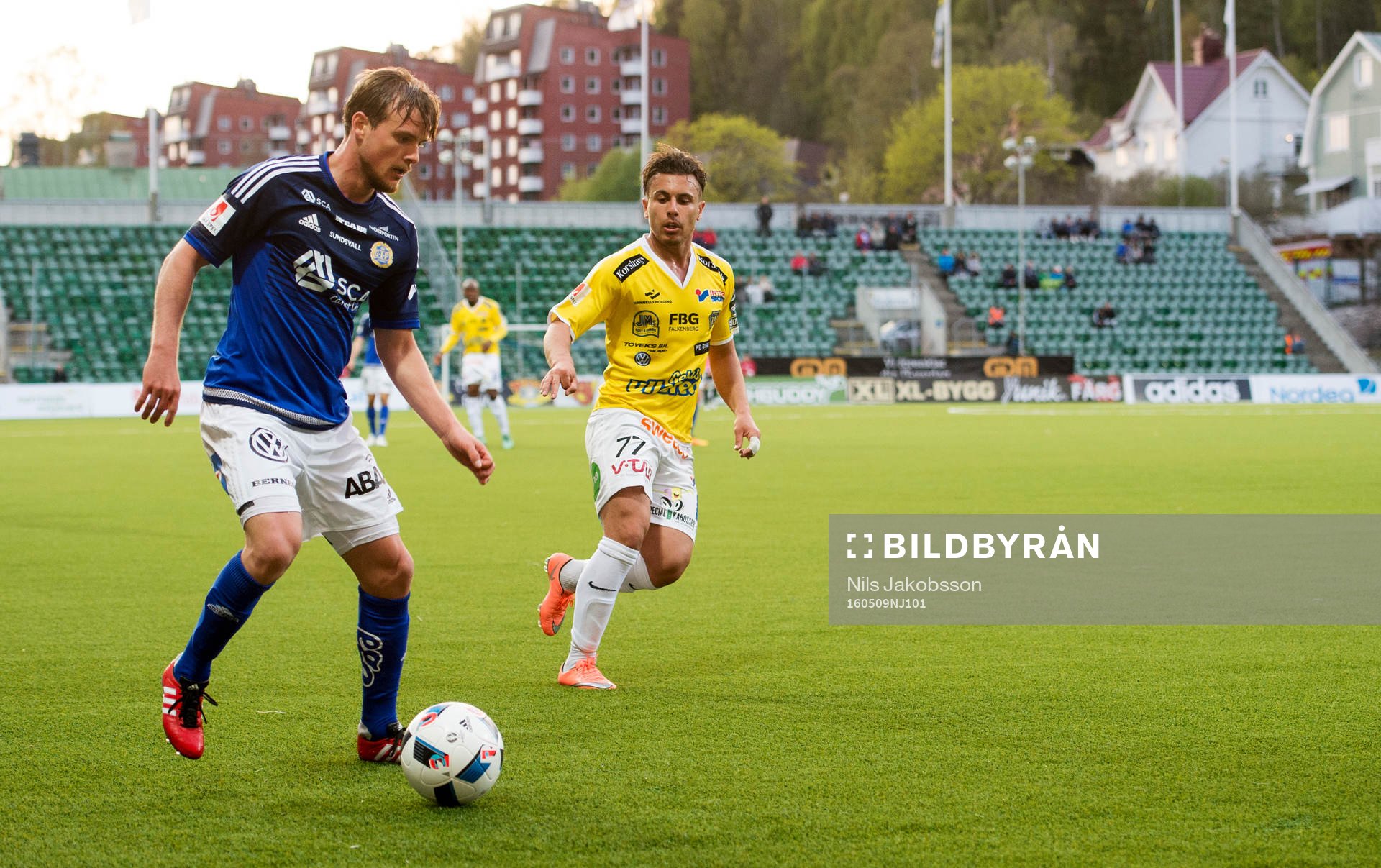 Sundsvalls Eric Larsson och Falkenbergs Kamal Mustafa