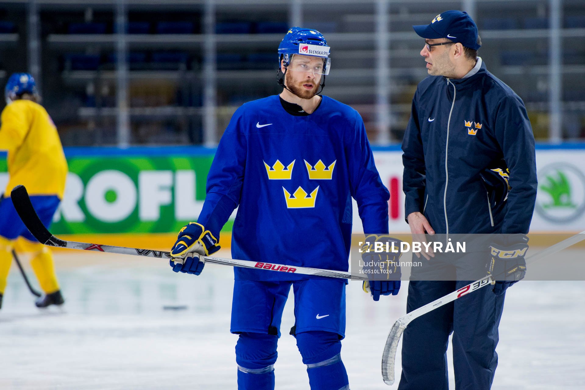 Adam Larsson och assisterande tränare Peter Popovic i