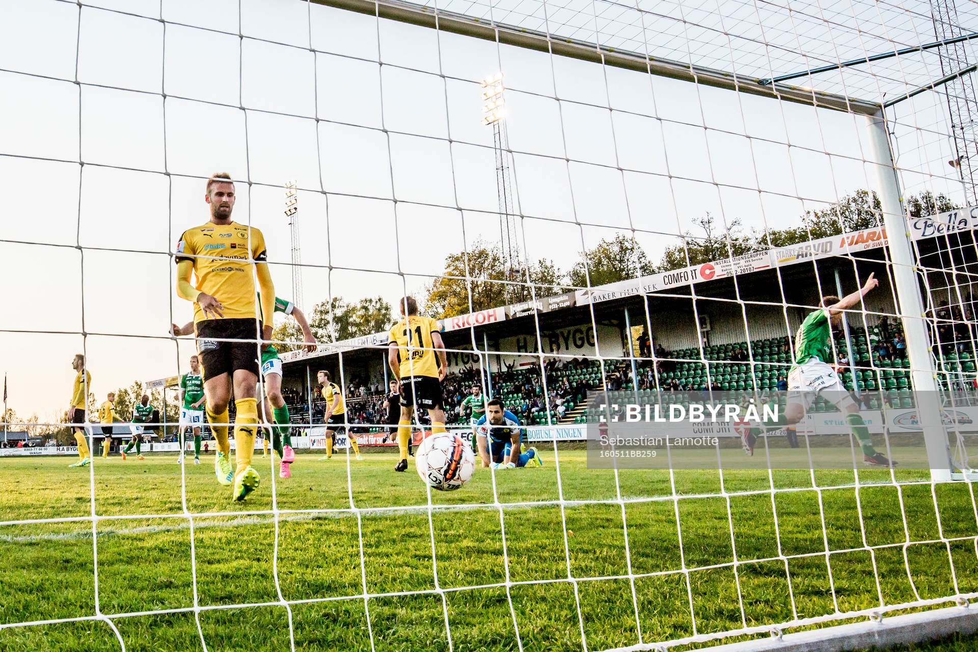 Ljungskiles Hannes Stiller gör 2-2 och jublar